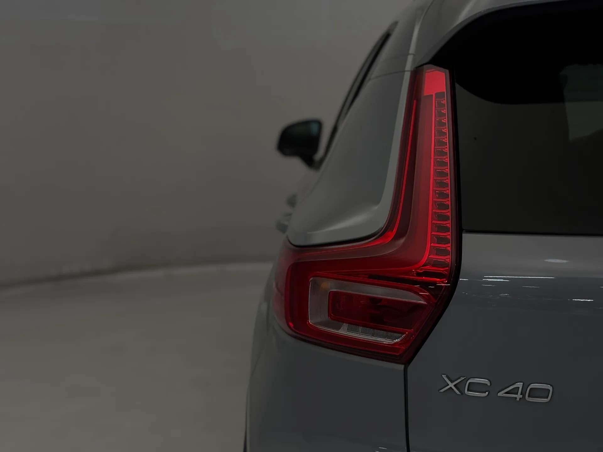 2023 VOLVO XC40 2023 VOLVO XC40