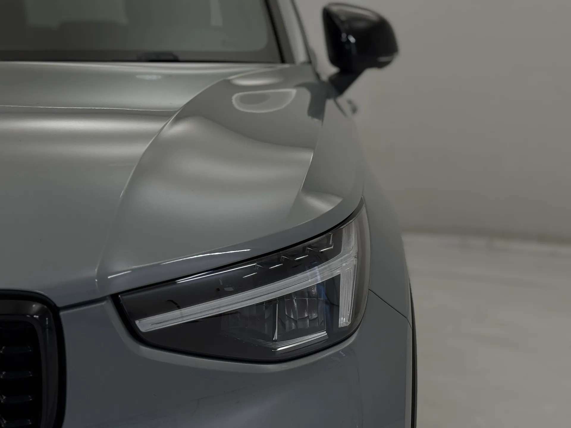 2023 VOLVO XC40 2023 VOLVO XC40