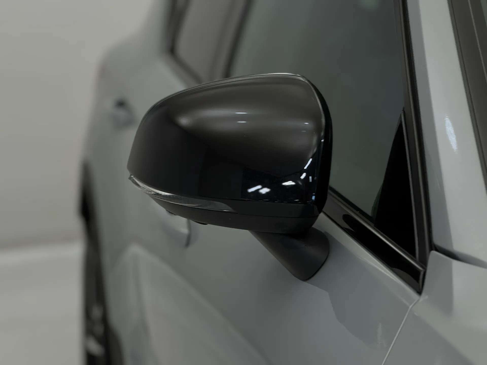 2023 VOLVO XC40 2023 VOLVO XC40