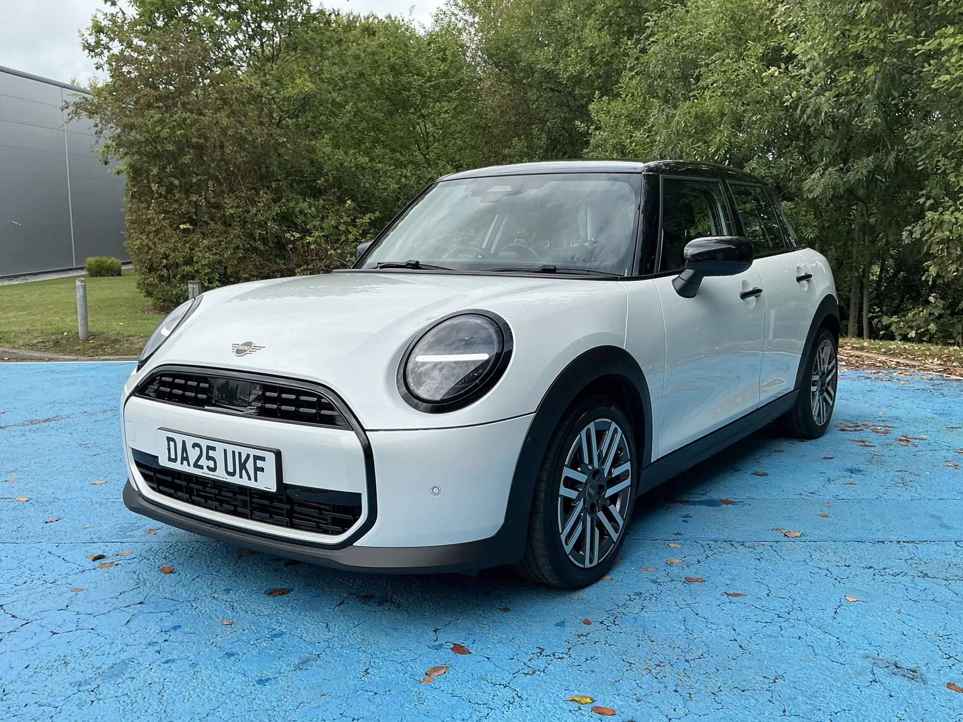 A 2025 MINI COOPER 1.5 C Classic 5dr Auto A 2025 MINI COOPER 1.5 C Classic 5dr Auto