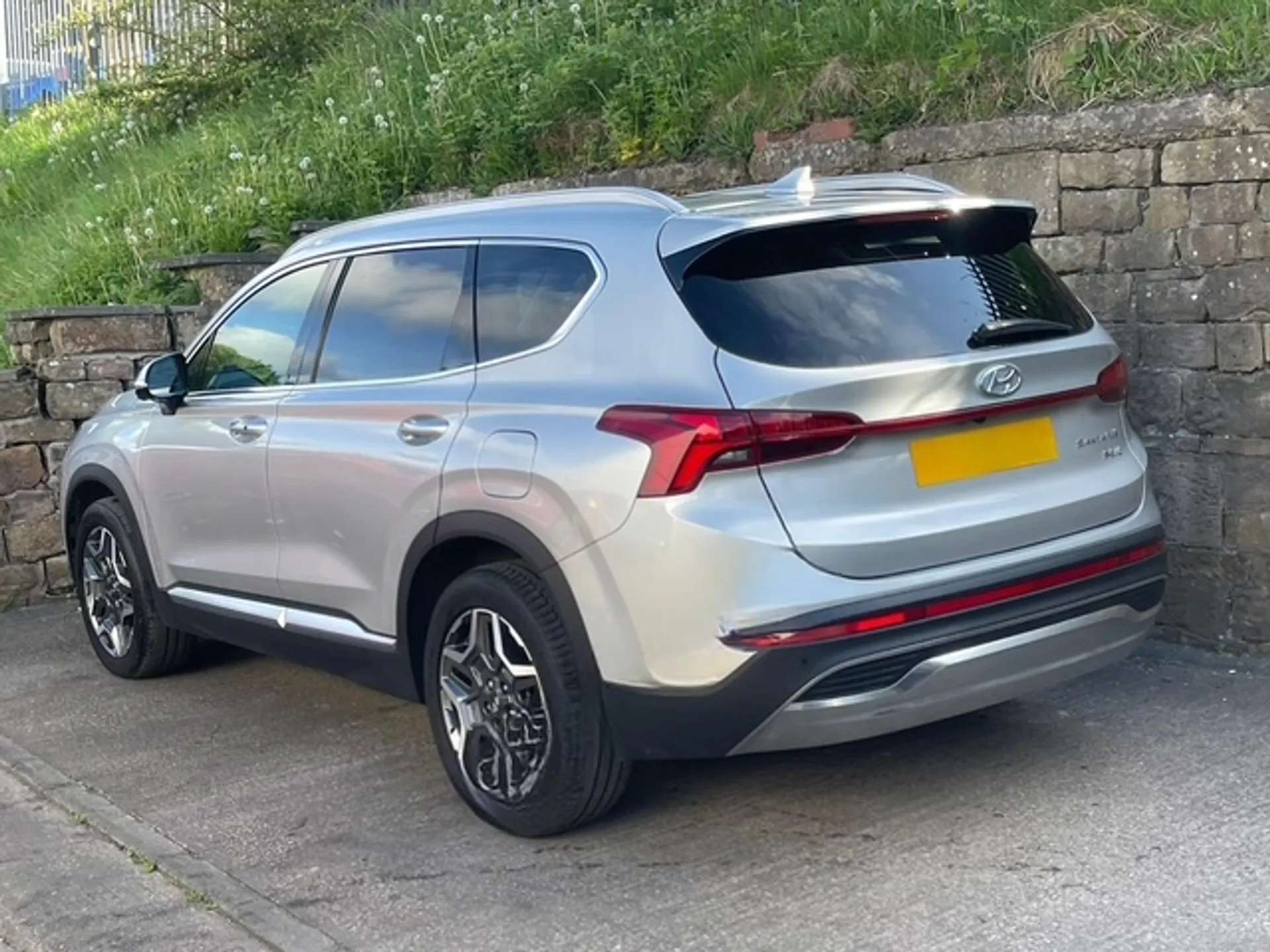 A 2023 HYUNDAI SANTA FE 1.6 TGDi Hybrid Ultimate 5dr 4WD Auto âPAN ROOFâ4WDâLEATHERâ A 2023 HYUNDAI SANTA FE 1.6 TGDi Hybrid Ultimate 5dr 4WD Auto âPAN ROOFâ4WDâLEATHERâ