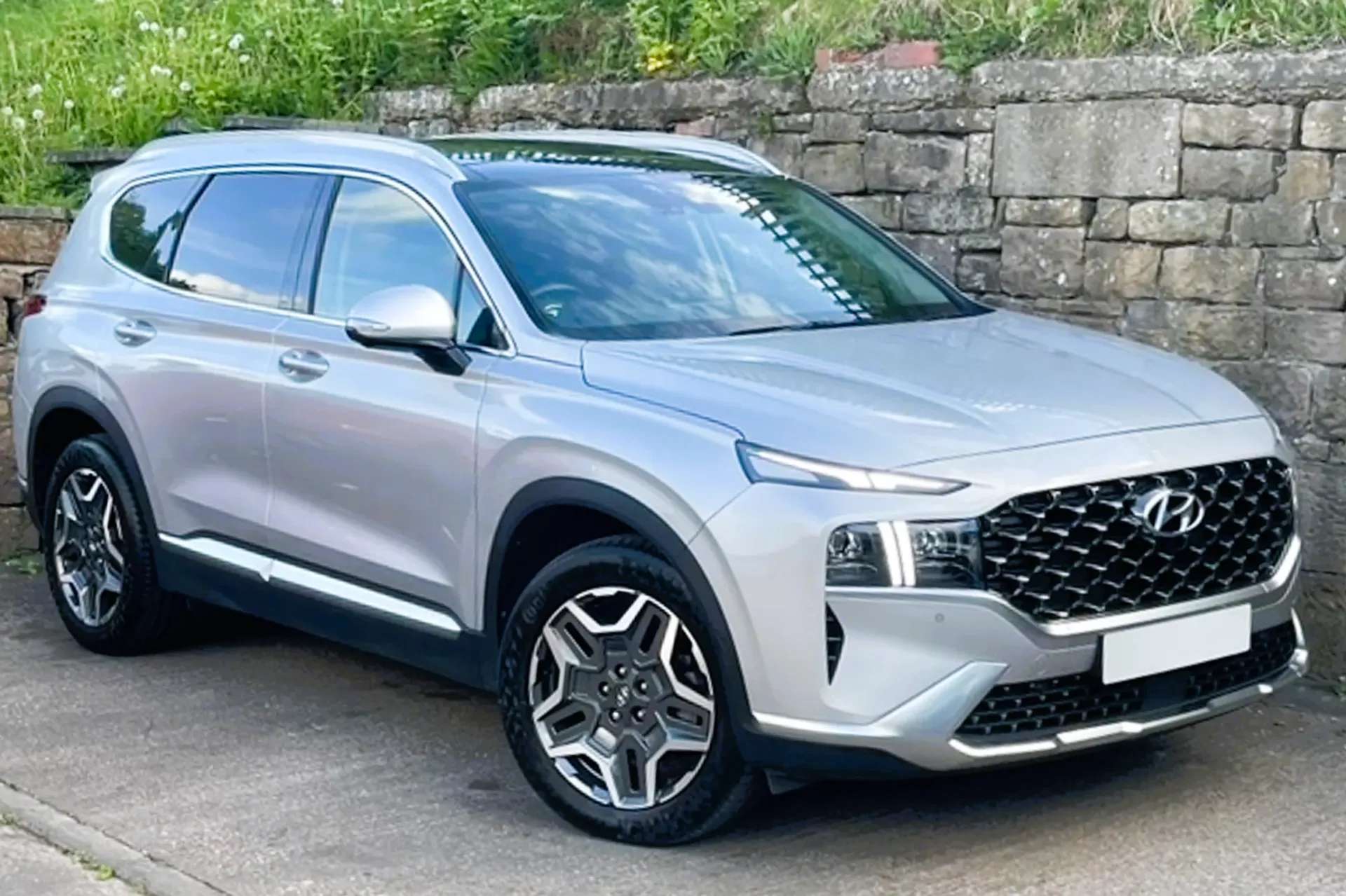 A 2023 HYUNDAI SANTA FE 1.6 TGDi Hybrid Ultimate 5dr 4WD Auto âPAN ROOFâ4WDâLEATHERâ A 2023 HYUNDAI SANTA FE 1.6 TGDi Hybrid Ultimate 5dr 4WD Auto âPAN ROOFâ4WDâLEATHERâ