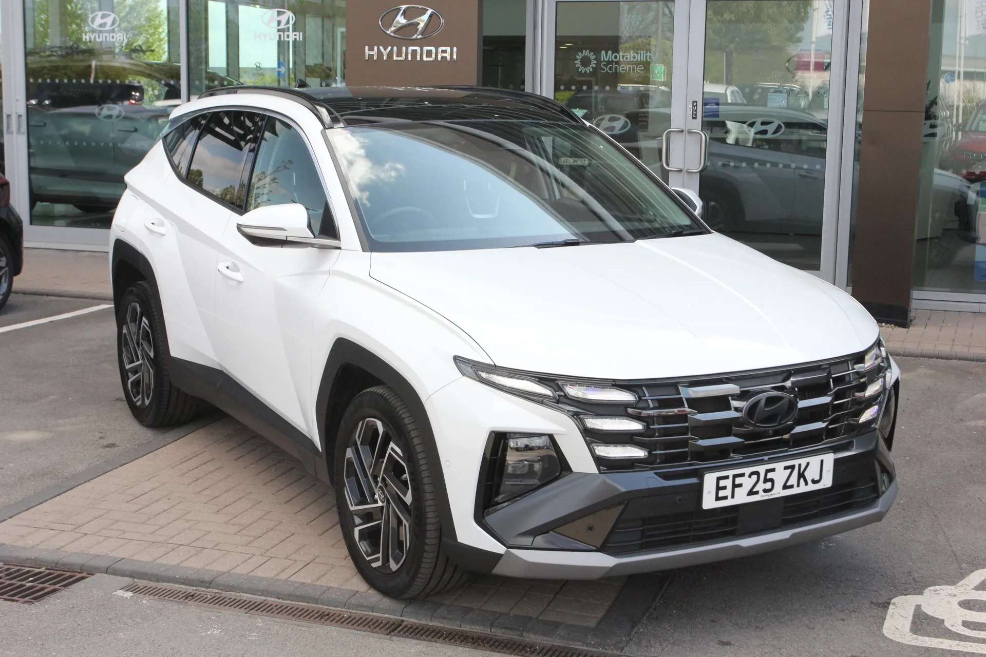 A 2025 HYUNDAI TUCSON 1.6T Plug-in Hybrid Ultimate 5dr Auto - ZERO DEPOSIT FINANCE & CASHBACK AVAILABLE A 2025 HYUNDAI TUCSON 1.6T Plug-in Hybrid Ultimate 5dr Auto - ZERO DEPOSIT FINANCE & CASHBACK AVAILABLE