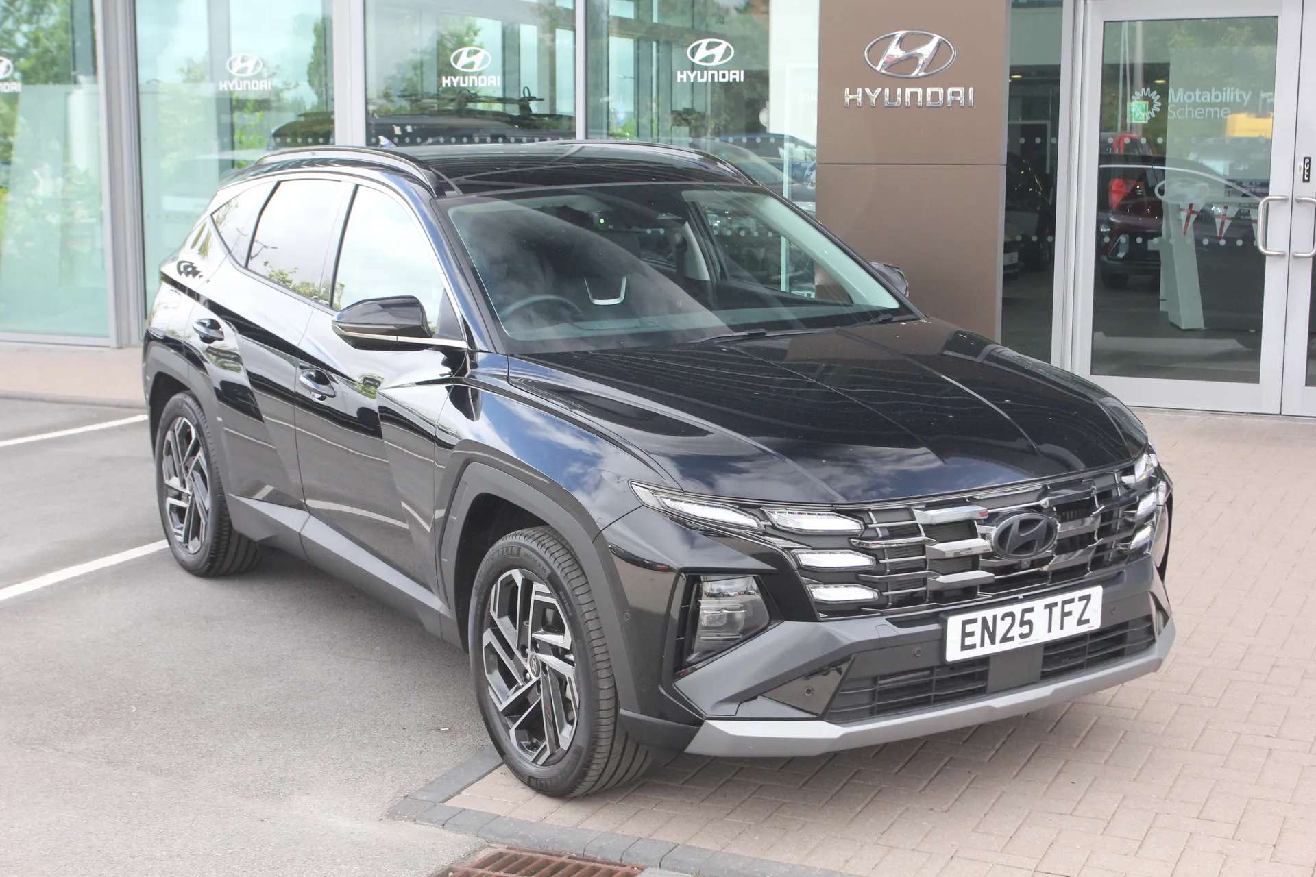 A 2025 HYUNDAI TUCSON 1.6T Plug-in Hybrid Ultimate 5dr Auto A 2025 HYUNDAI TUCSON 1.6T Plug-in Hybrid Ultimate 5dr Auto
