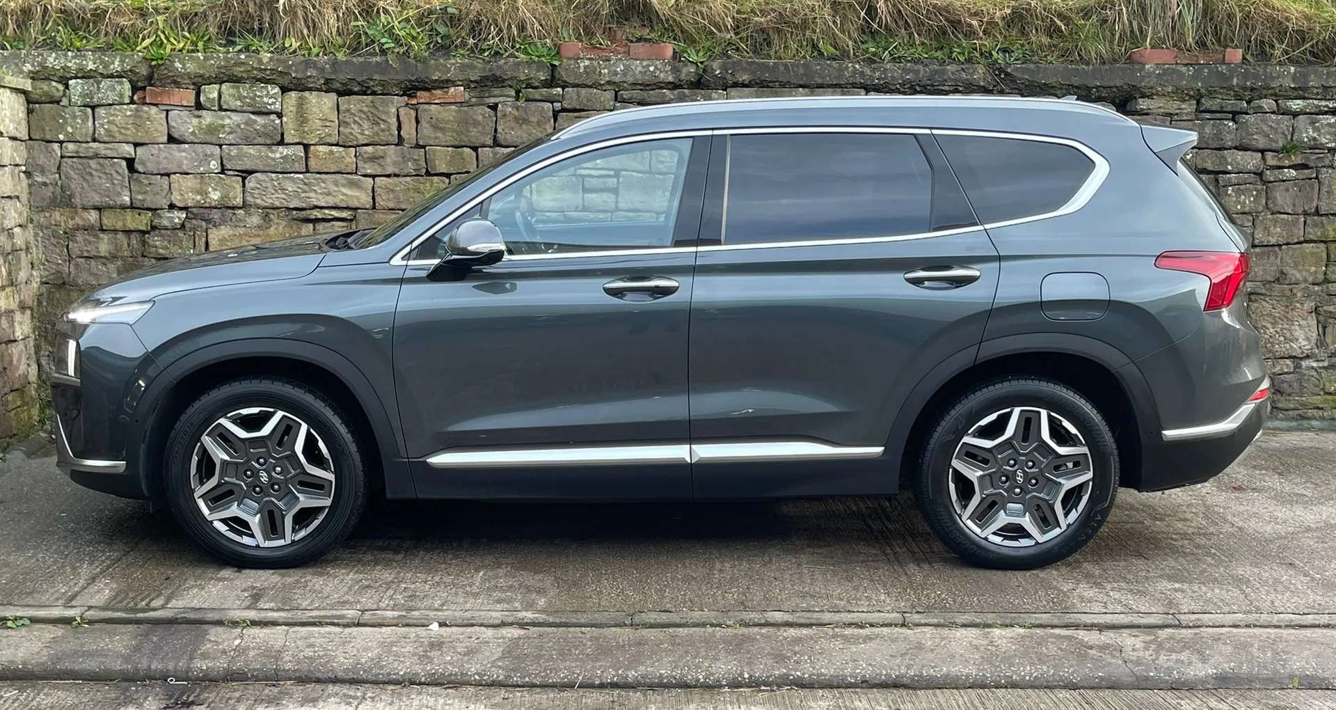 A 2022 HYUNDAI SANTA FE 1.6 TGDi Hybrid Ultimate 5dr Auto âPAN ROOFâ360 CAMERAâNAVâ A 2022 HYUNDAI SANTA FE 1.6 TGDi Hybrid Ultimate 5dr Auto âPAN ROOFâ360 CAMERAâNAVâ