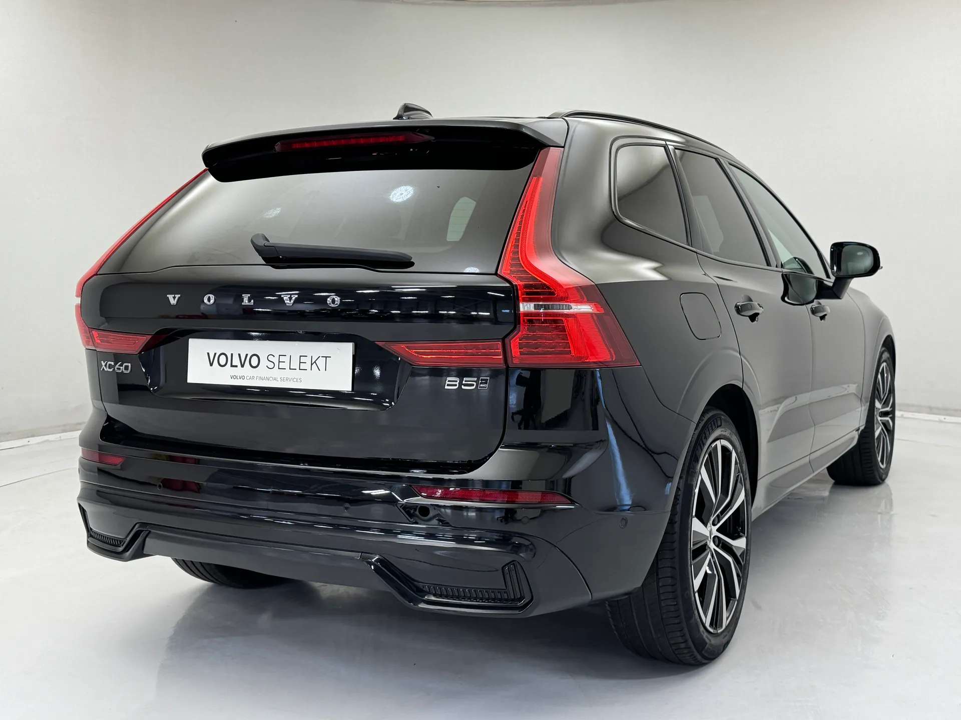 A 2023 VOLVO XC60 2.0 B5P Ultimate Dark 5dr AWD Geartronic A 2023 VOLVO XC60 2.0 B5P Ultimate Dark 5dr AWD Geartronic
