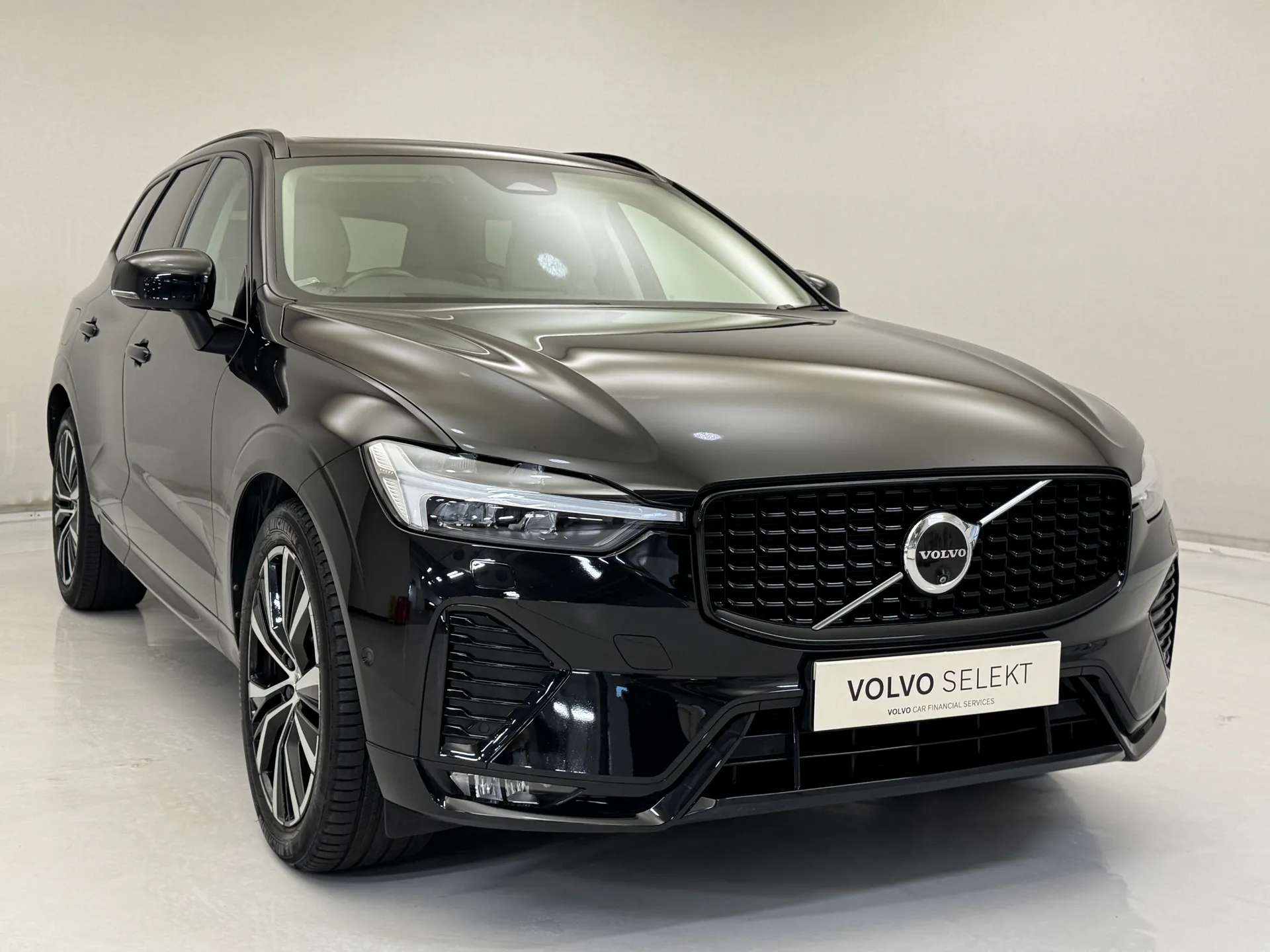 A 2023 VOLVO XC60 2.0 B5P Ultimate Dark 5dr AWD Geartronic A 2023 VOLVO XC60 2.0 B5P Ultimate Dark 5dr AWD Geartronic