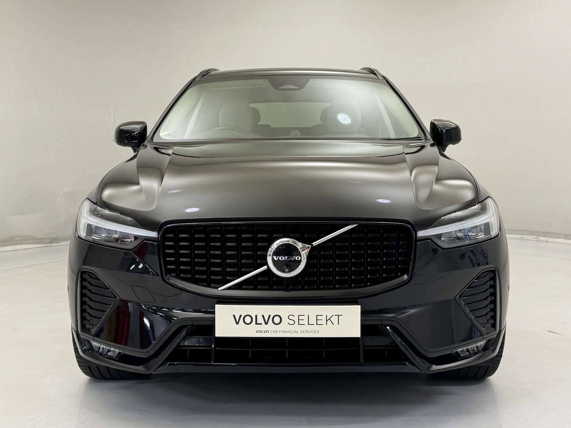 A 2023 VOLVO XC60 2.0 B5P Ultimate Dark 5dr AWD Geartronic A 2023 VOLVO XC60 2.0 B5P Ultimate Dark 5dr AWD Geartronic