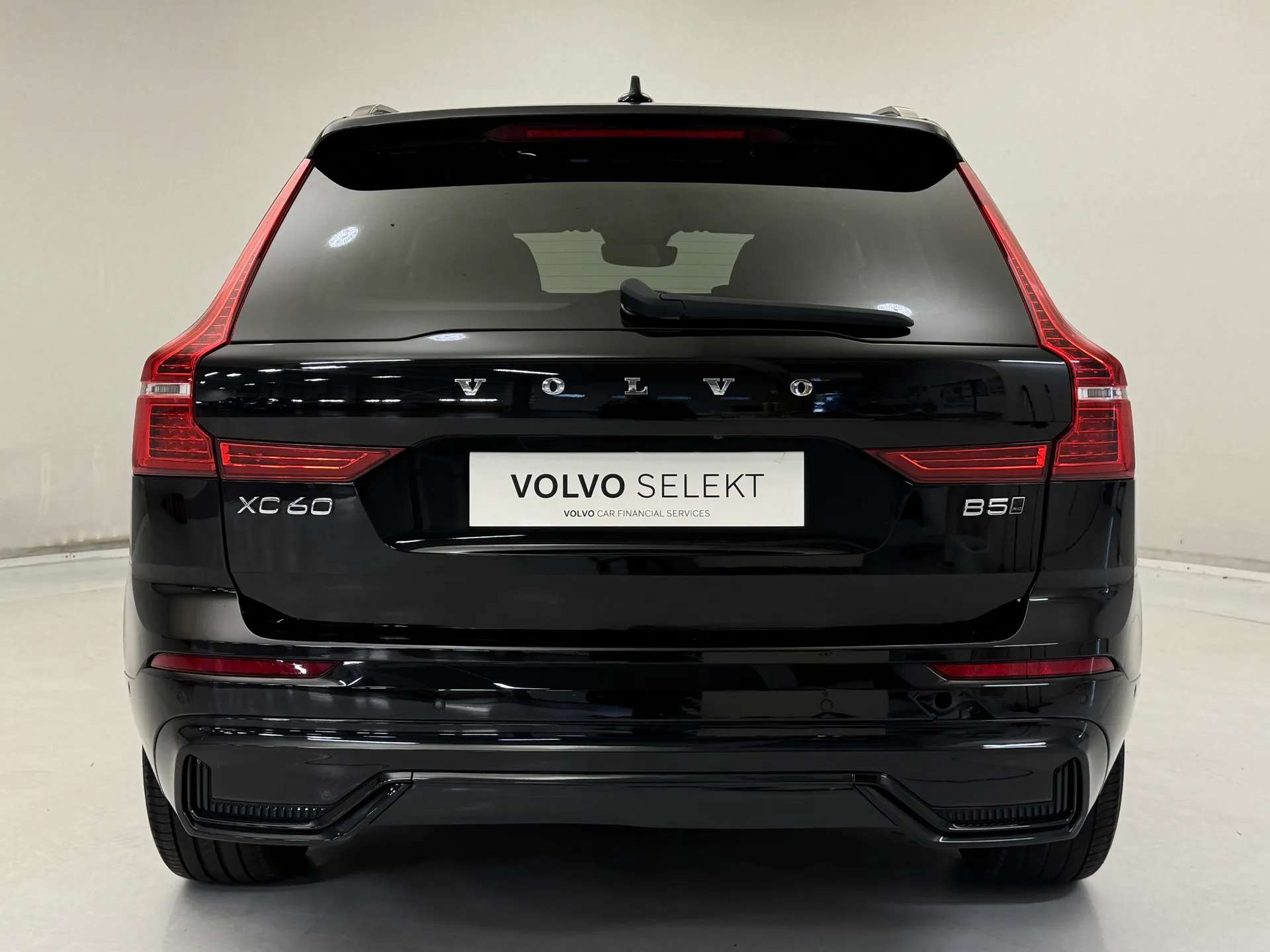 2023 VOLVO XC60 2023 VOLVO XC60