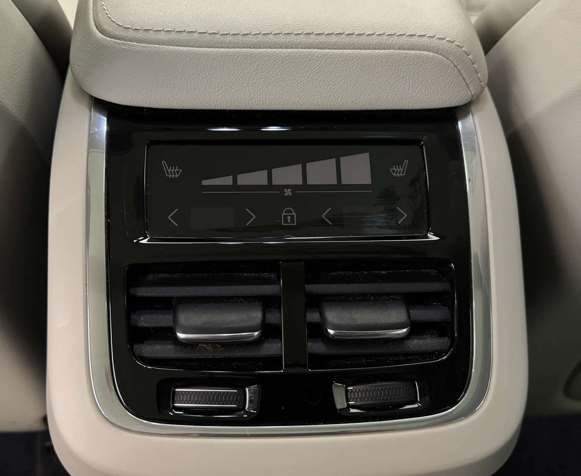 2023 VOLVO XC60 2023 VOLVO XC60