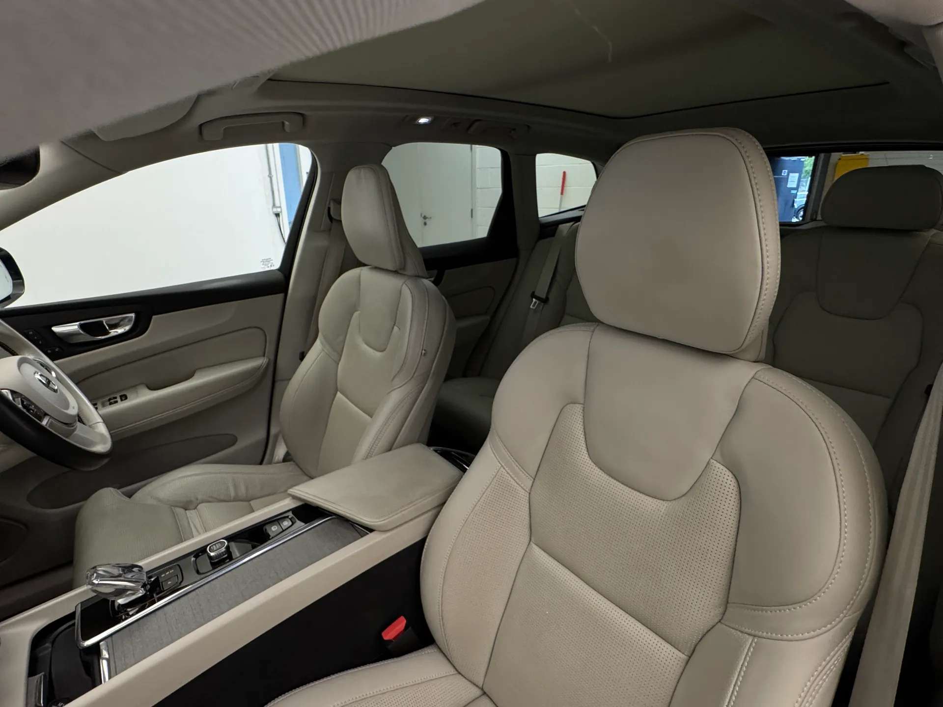 2023 VOLVO XC60 2023 VOLVO XC60