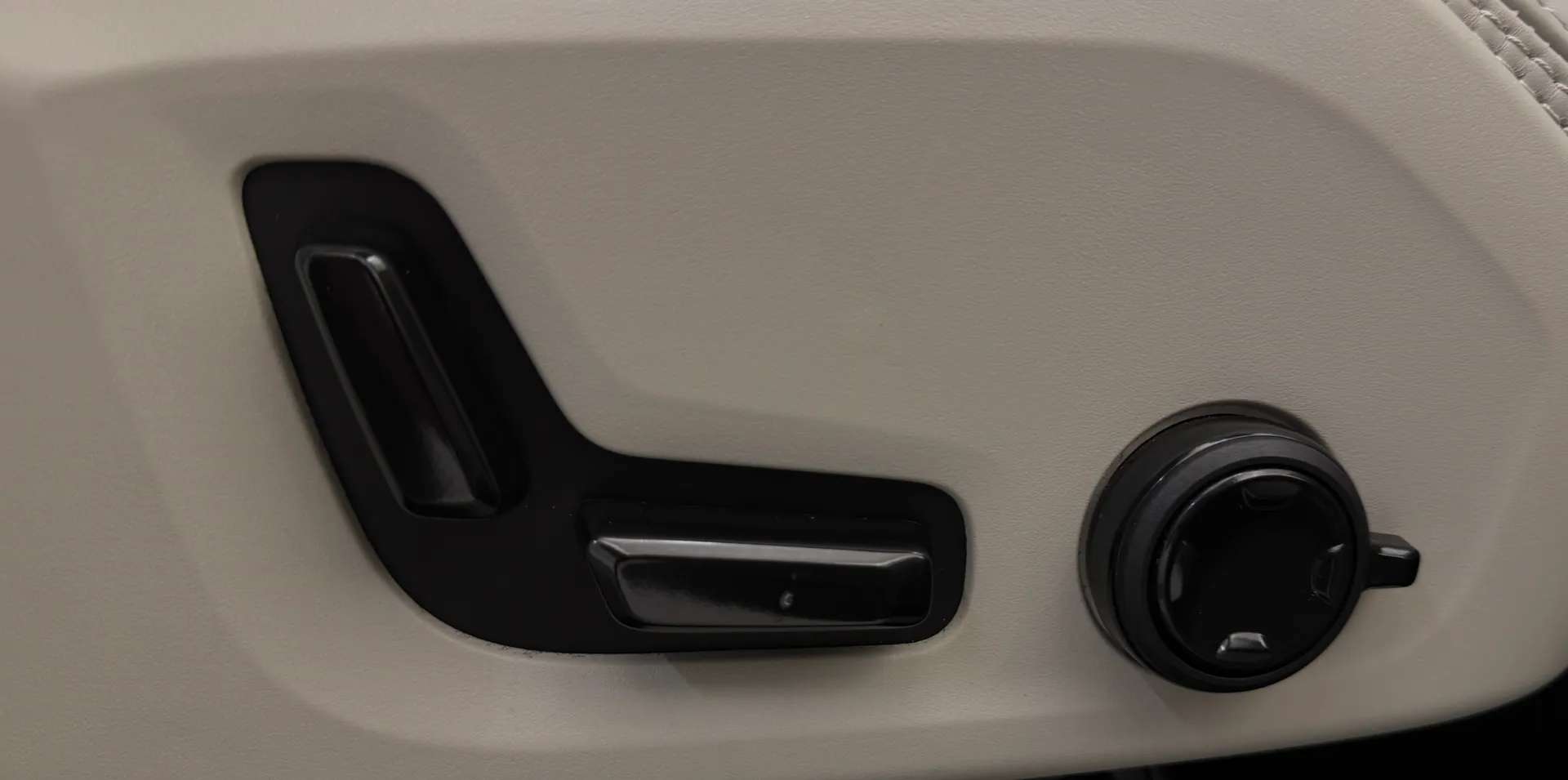 2023 VOLVO XC60 2023 VOLVO XC60