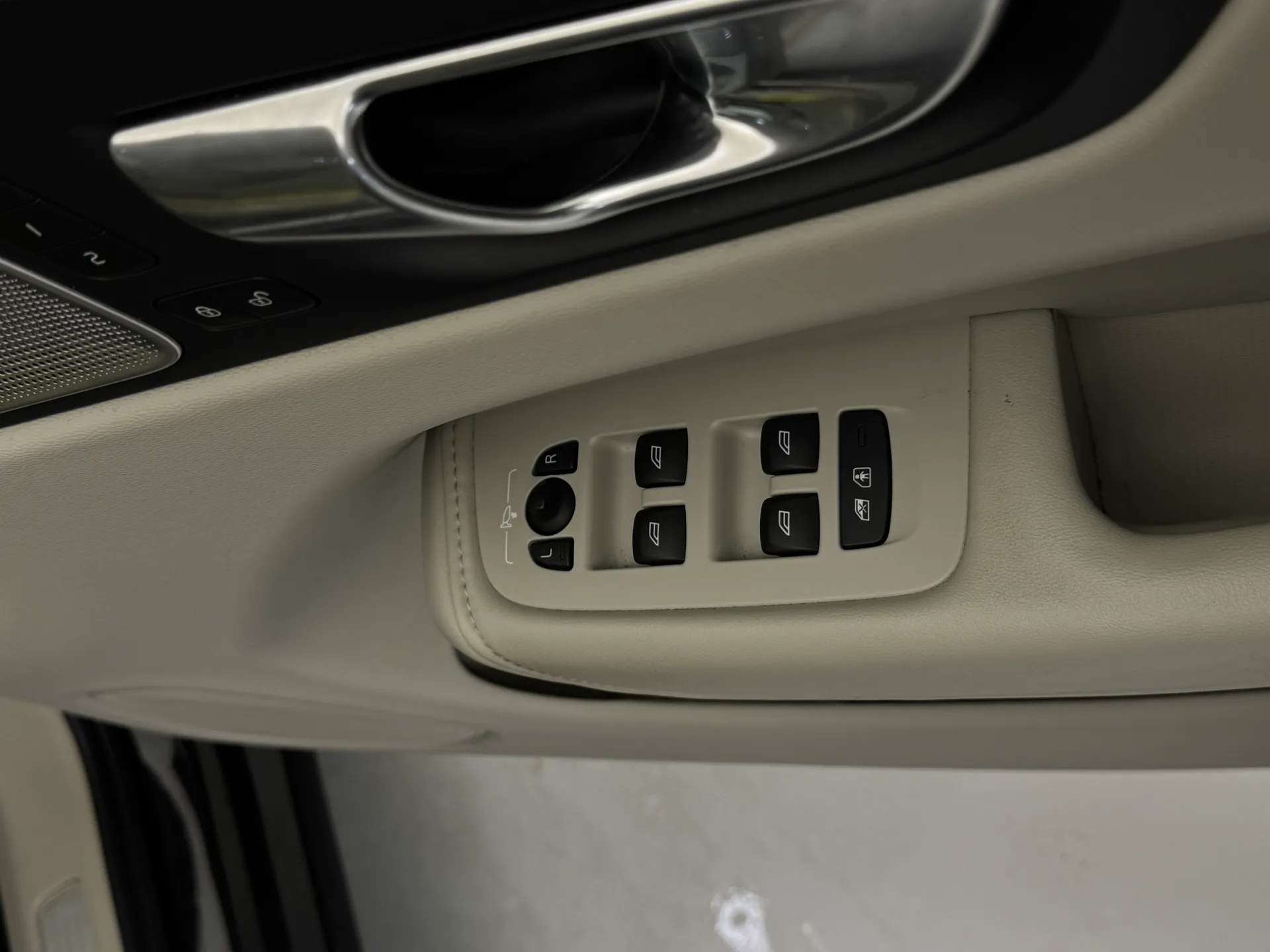 2023 VOLVO XC60 2023 VOLVO XC60