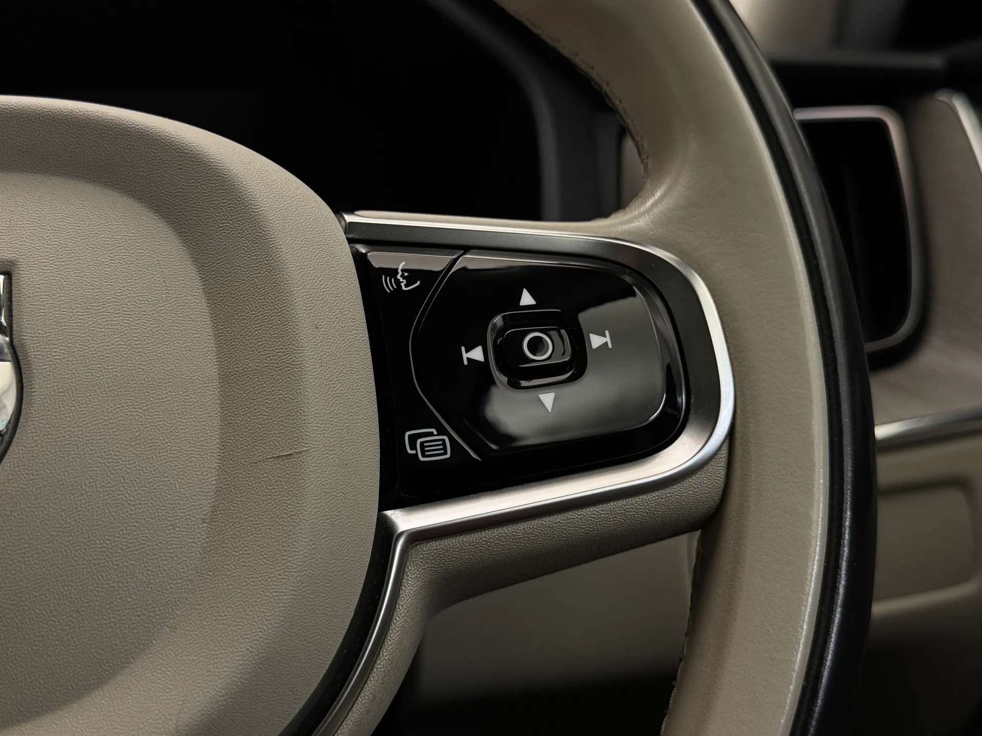 2023 VOLVO XC60 2023 VOLVO XC60