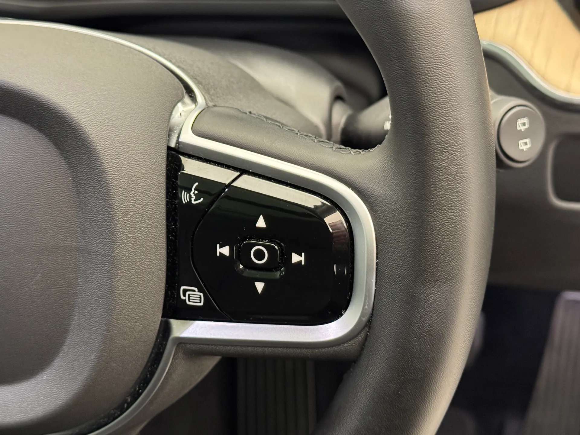 2025 VOLVO XC60 2025 VOLVO XC60