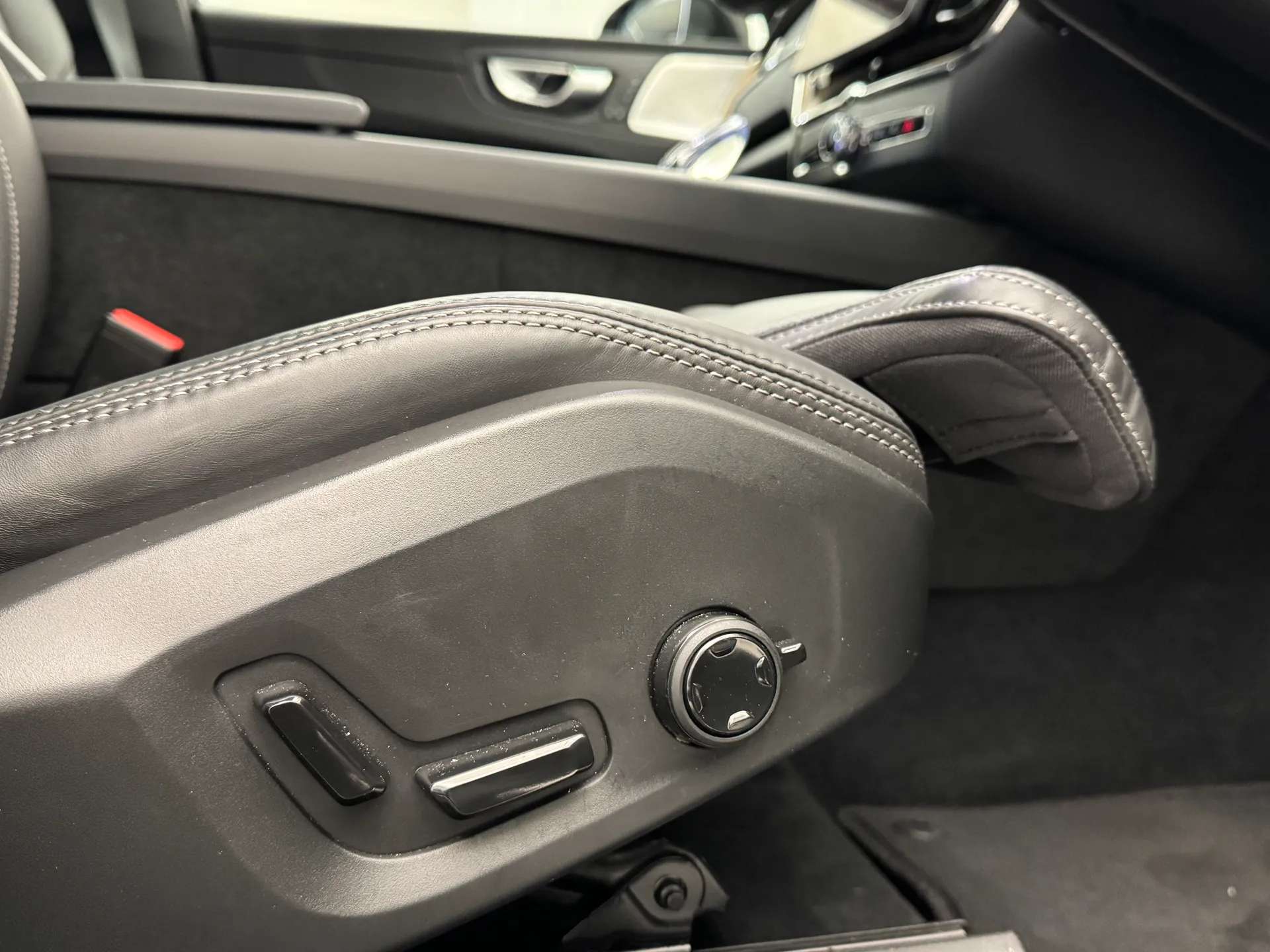 2025 VOLVO XC60 2025 VOLVO XC60