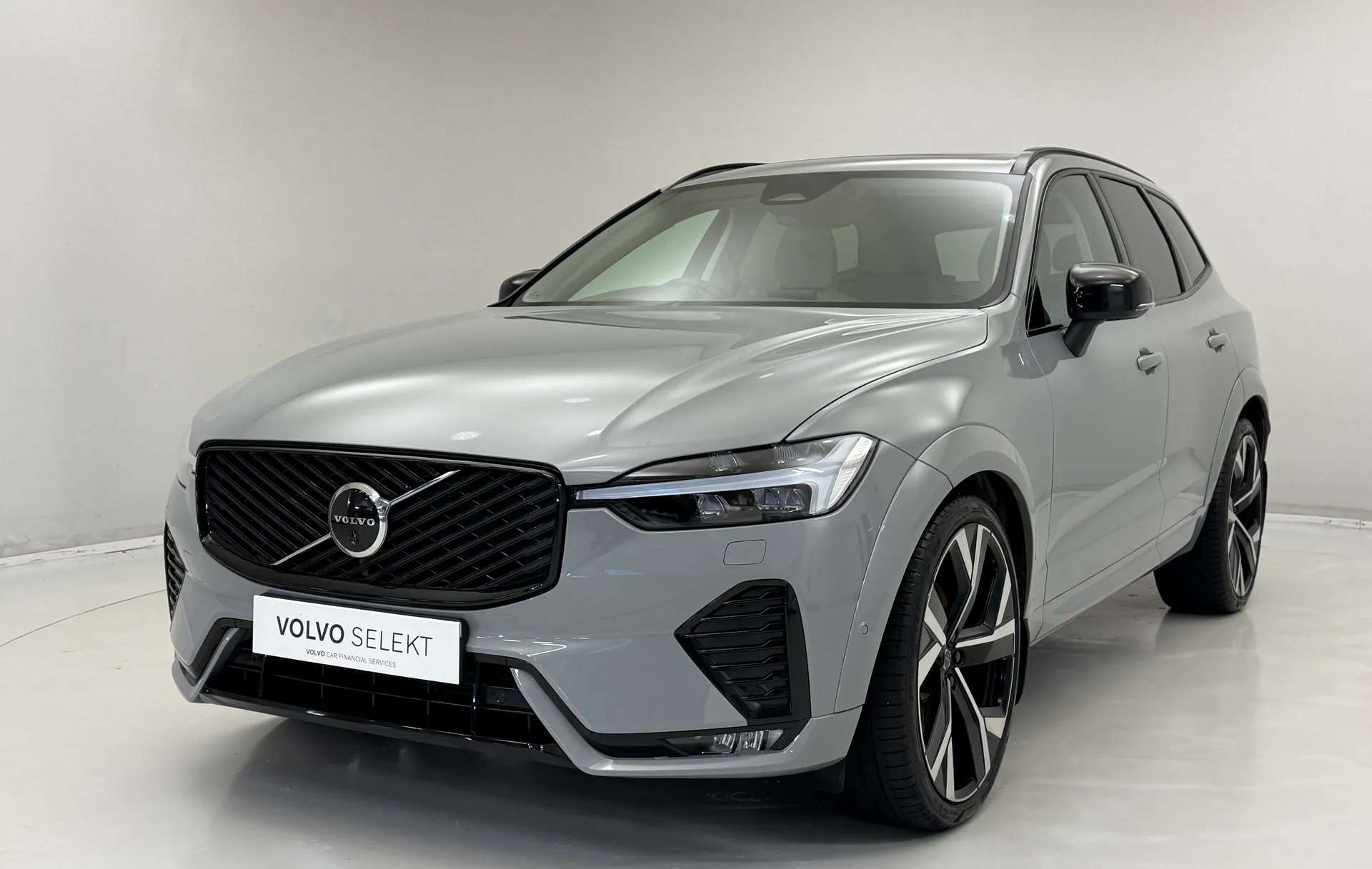 A 2025 VOLVO XC60 2.0 B5P Ultra Dark 5dr AWD Geartronic A 2025 VOLVO XC60 2.0 B5P Ultra Dark 5dr AWD Geartronic