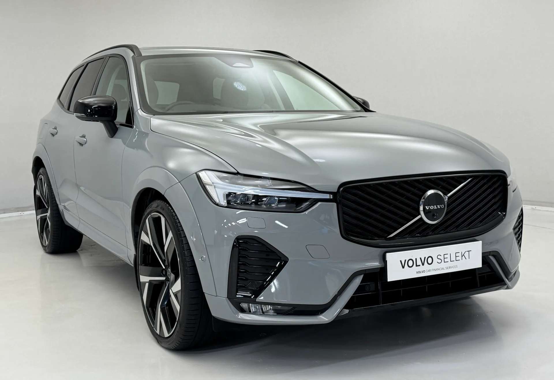 A 2025 VOLVO XC60 2.0 B5P Ultra Dark 5dr AWD Geartronic A 2025 VOLVO XC60 2.0 B5P Ultra Dark 5dr AWD Geartronic