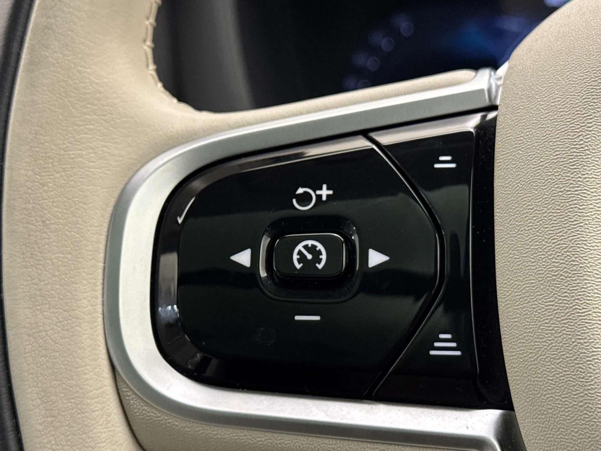 2025 VOLVO XC60 2025 VOLVO XC60