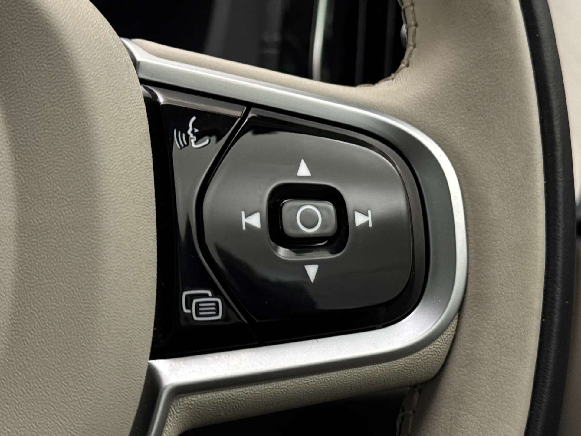 2025 VOLVO XC60 2025 VOLVO XC60