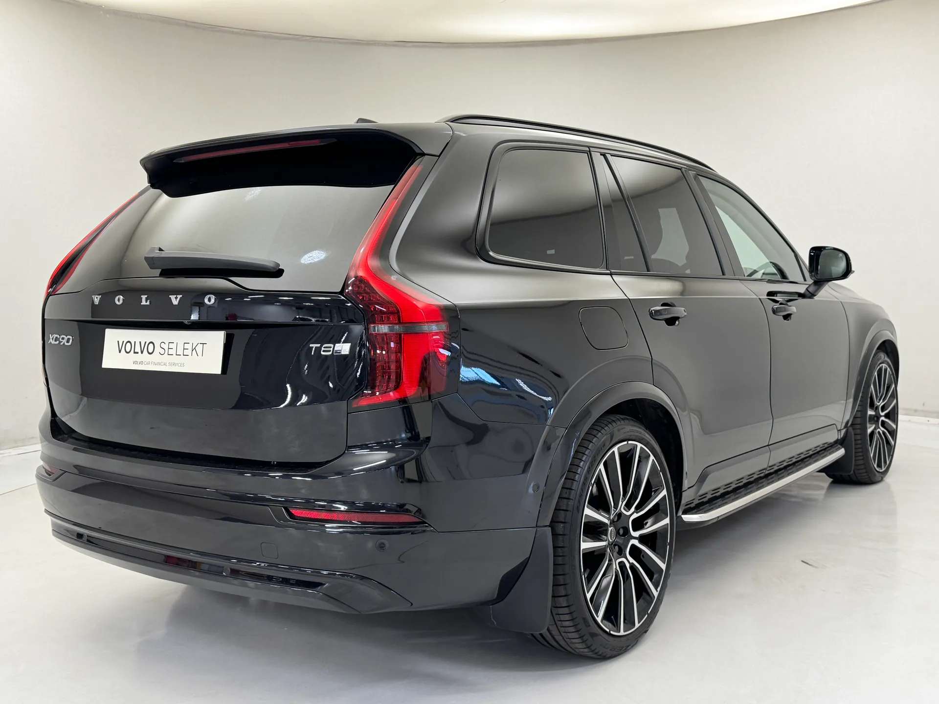 A 2026 VOLVO XC90 2.0 T8 PHEV Ultra Dark 5dr AWD Geartronic A 2026 VOLVO XC90 2.0 T8 PHEV Ultra Dark 5dr AWD Geartronic