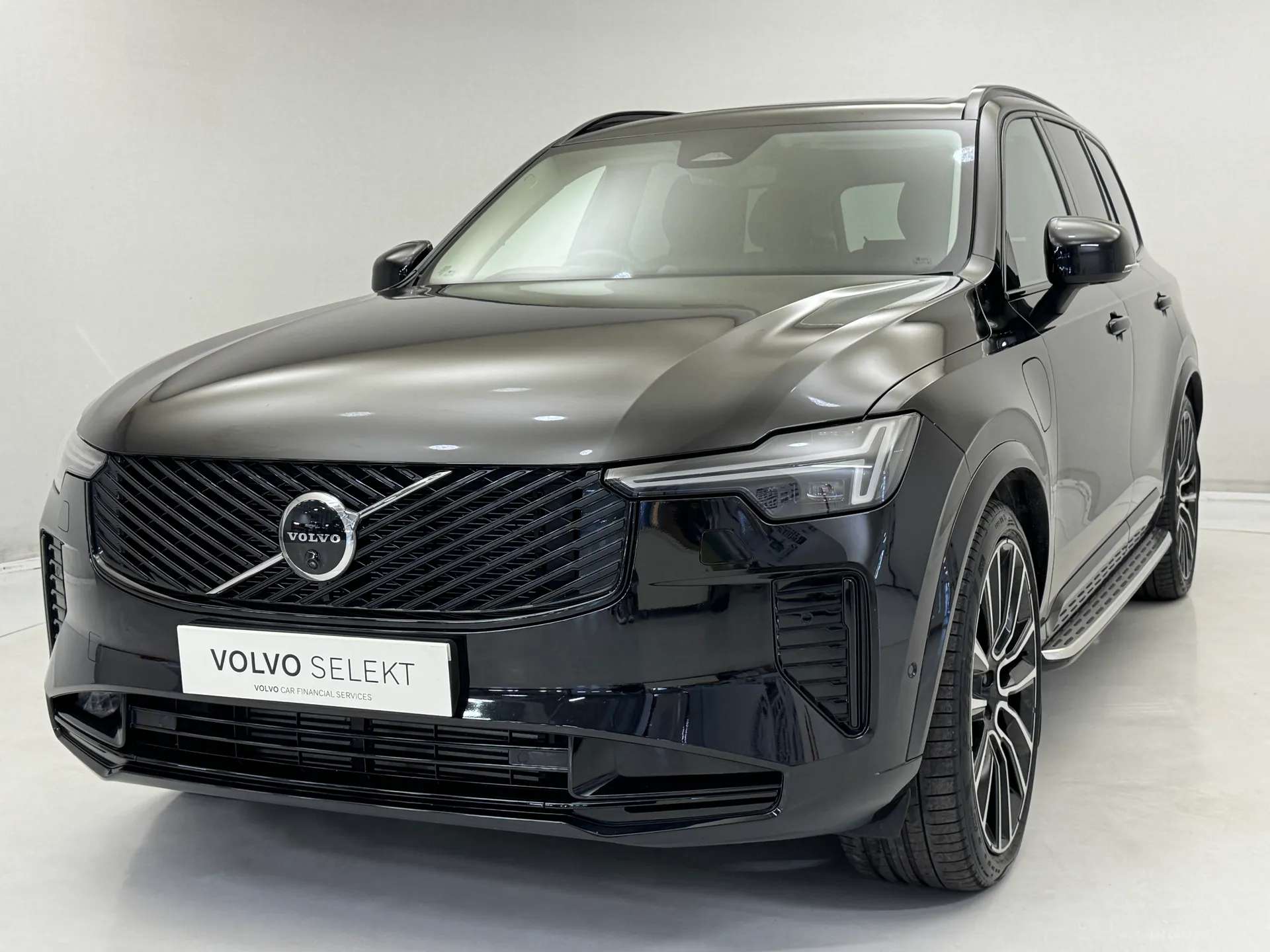 A 2026 VOLVO XC90 2.0 T8 PHEV Ultra Dark 5dr AWD Geartronic A 2026 VOLVO XC90 2.0 T8 PHEV Ultra Dark 5dr AWD Geartronic