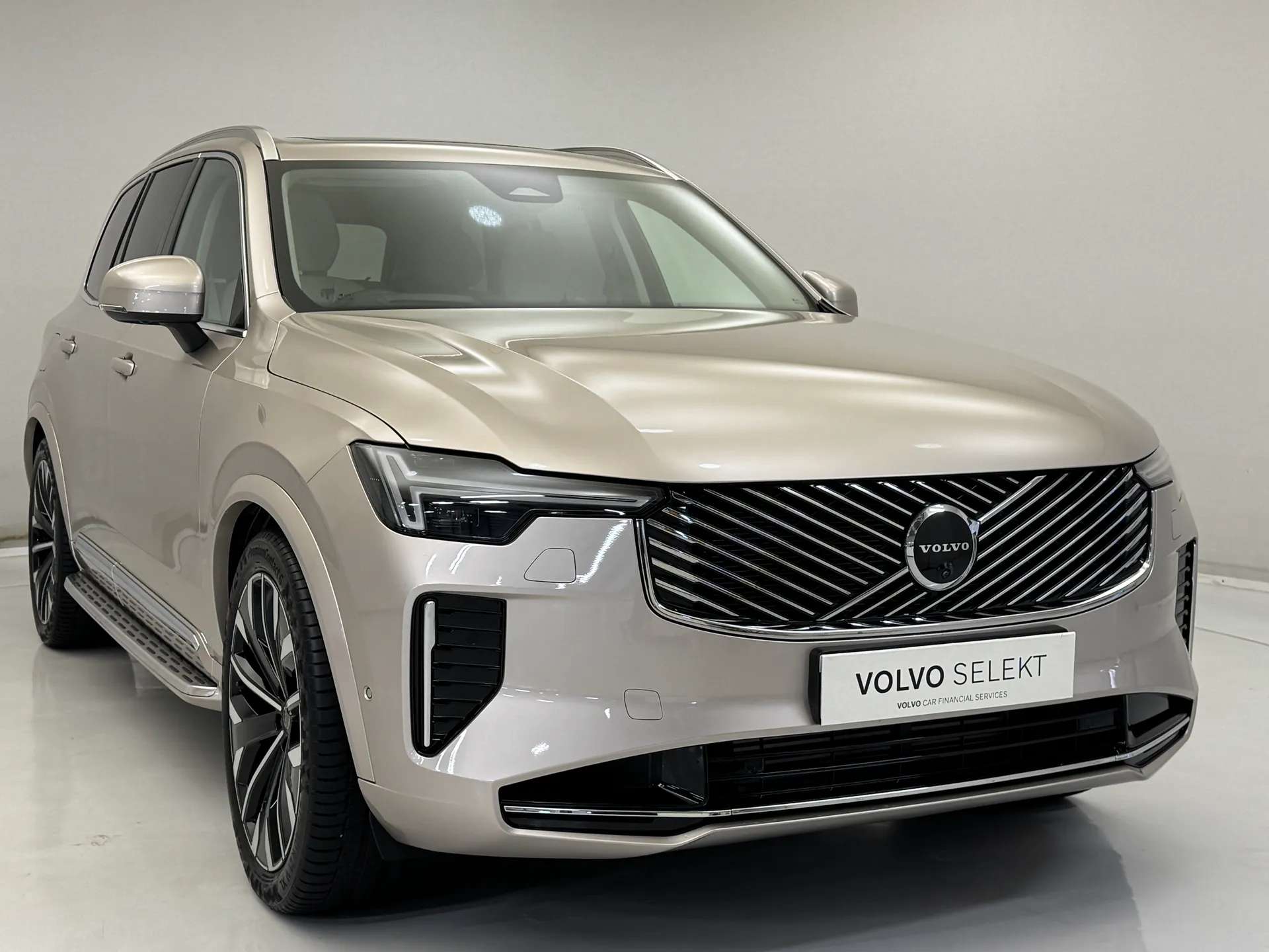 A 2026 VOLVO XC90 2.0 T8 PHEV Ultra Bright 5dr AWD Geartronic A 2026 VOLVO XC90 2.0 T8 PHEV Ultra Bright 5dr AWD Geartronic