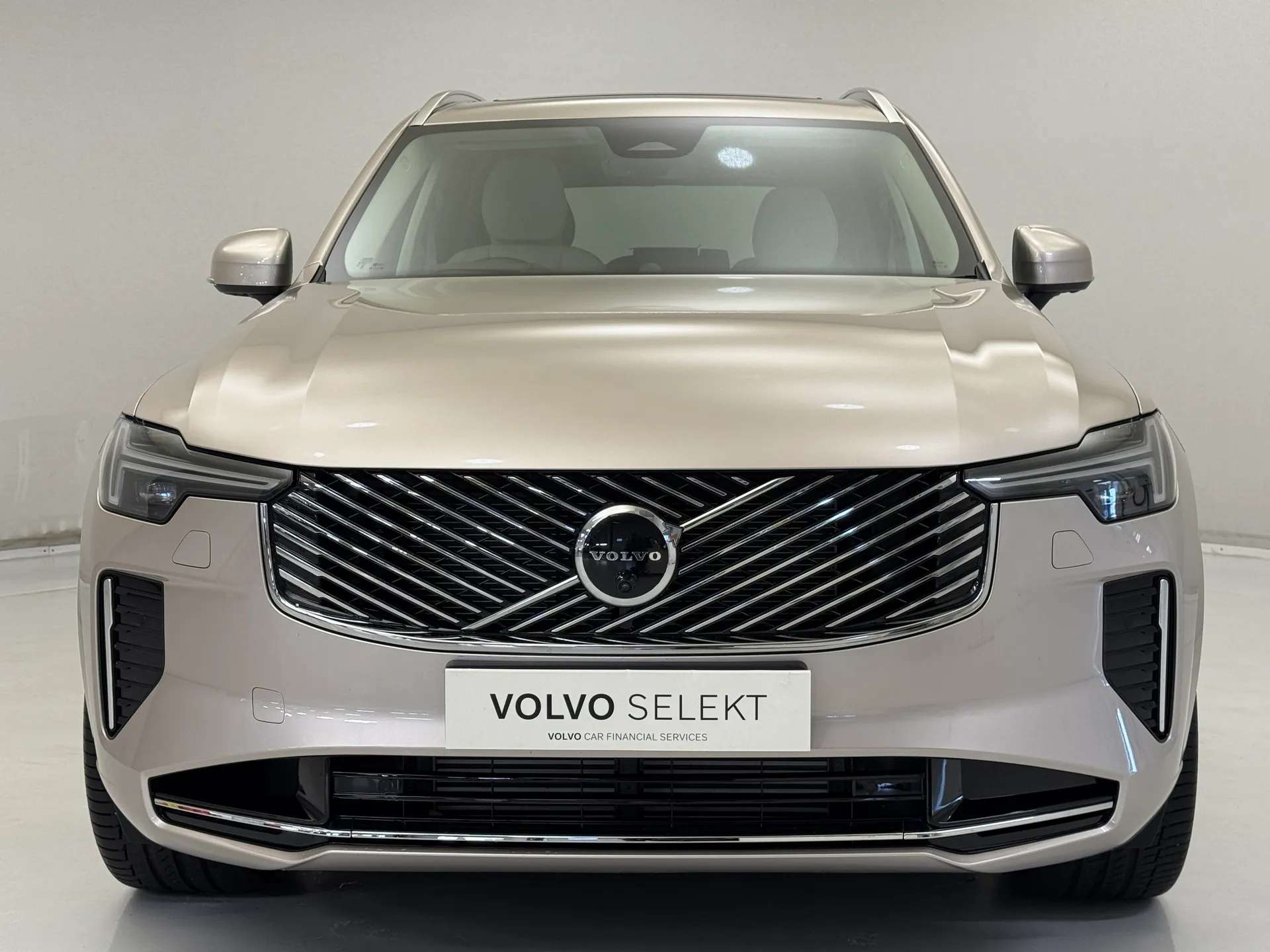 A 2026 VOLVO XC90 2.0 T8 PHEV Ultra Bright 5dr AWD Geartronic A 2026 VOLVO XC90 2.0 T8 PHEV Ultra Bright 5dr AWD Geartronic