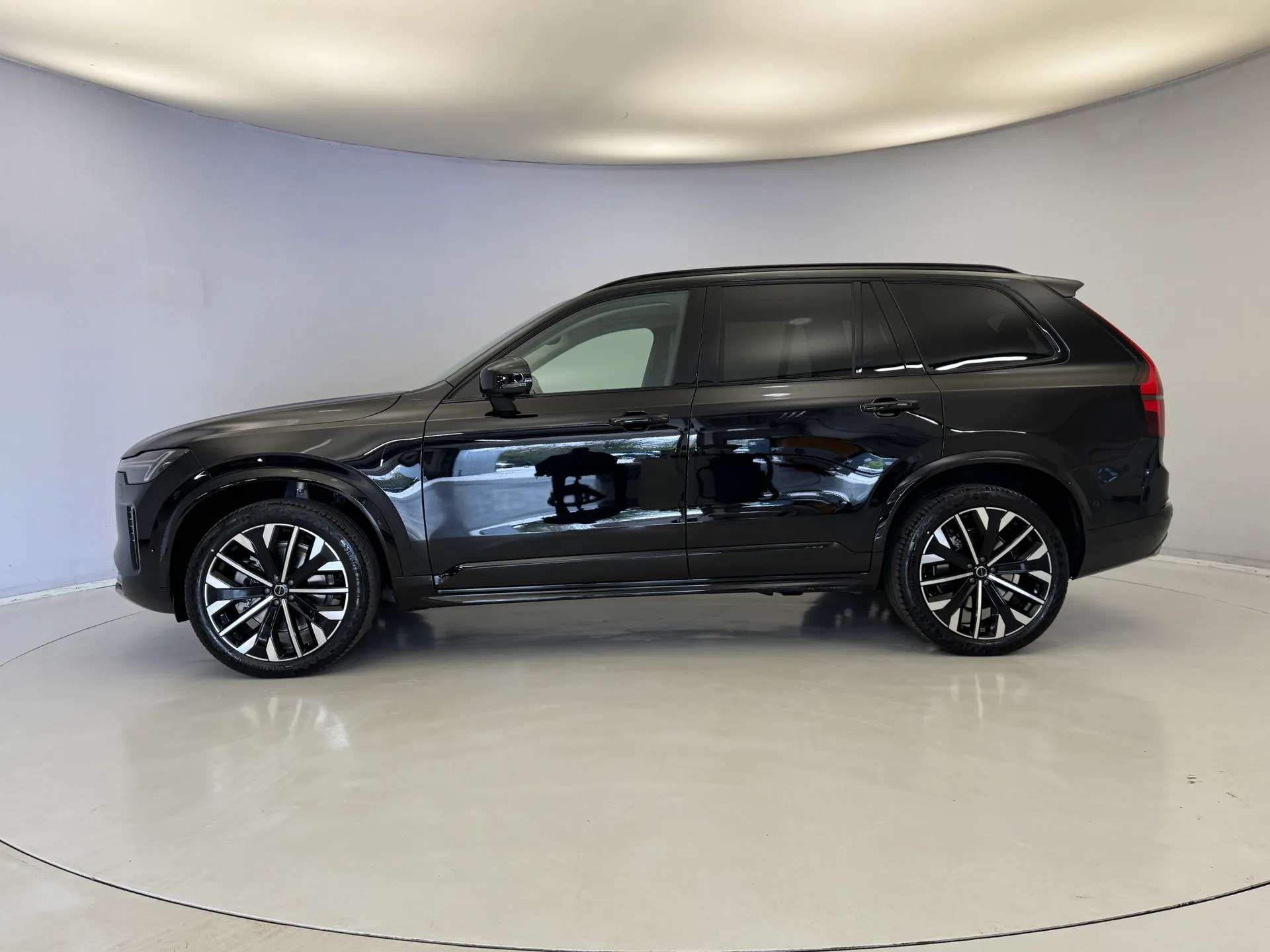 A 2026 VOLVO XC90 2.0 B5P Plus Pro Dark 5dr AWD Geartronic A 2026 VOLVO XC90 2.0 B5P Plus Pro Dark 5dr AWD Geartronic