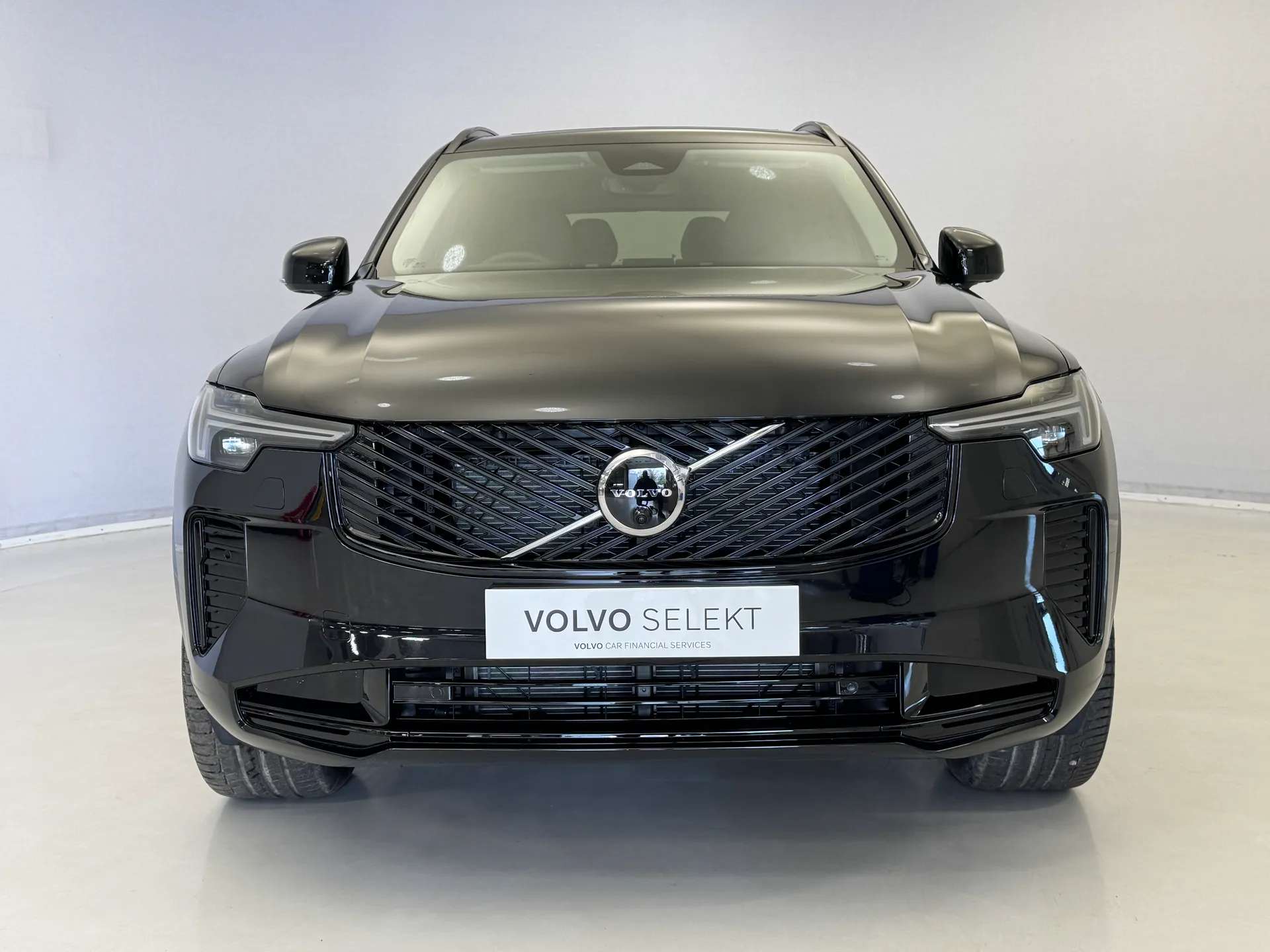 A 2026 VOLVO XC90 2.0 B5P Plus Pro Dark 5dr AWD Geartronic A 2026 VOLVO XC90 2.0 B5P Plus Pro Dark 5dr AWD Geartronic