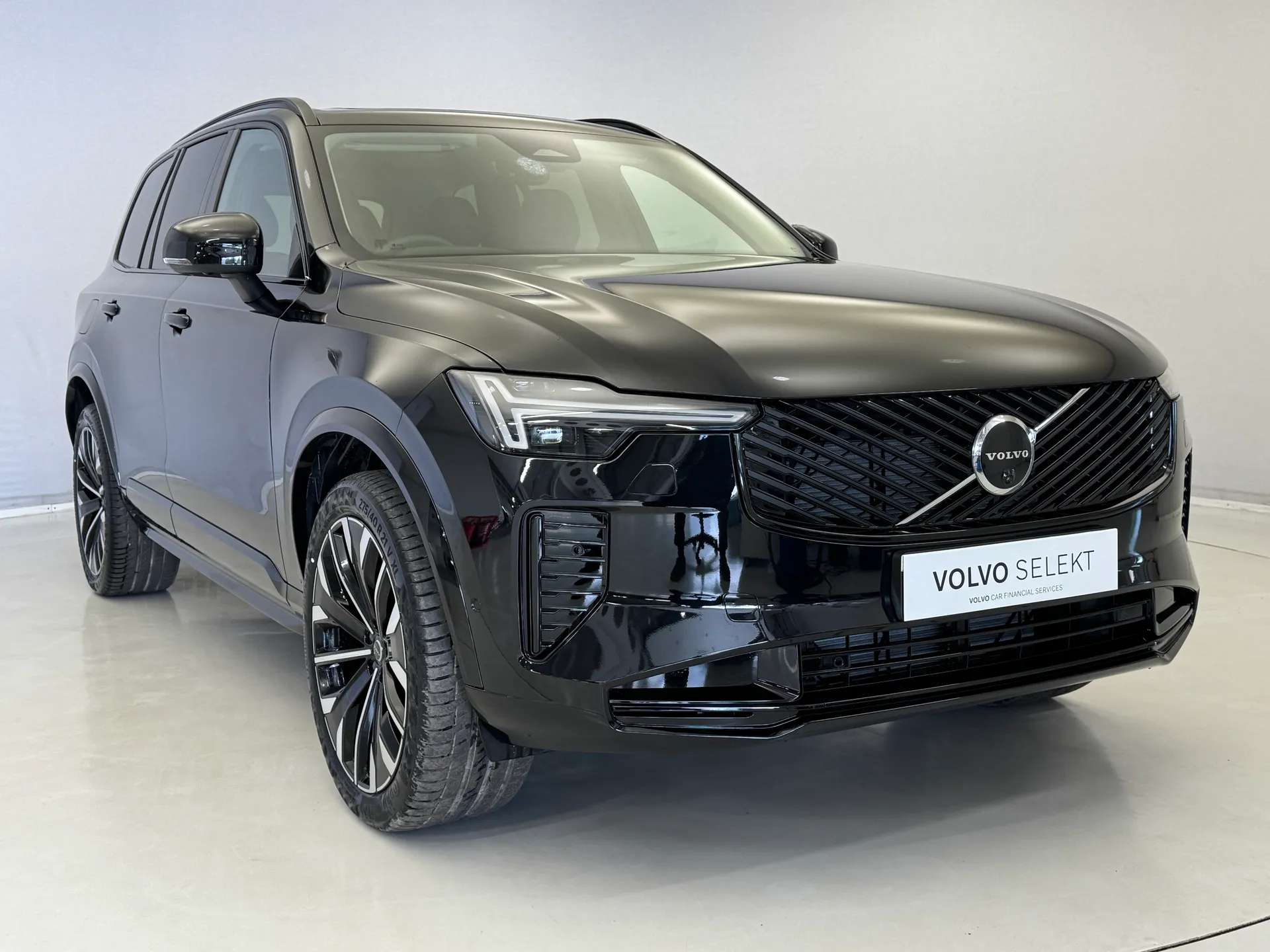 A 2026 VOLVO XC90 2.0 B5P Plus Pro Dark 5dr AWD Geartronic A 2026 VOLVO XC90 2.0 B5P Plus Pro Dark 5dr AWD Geartronic