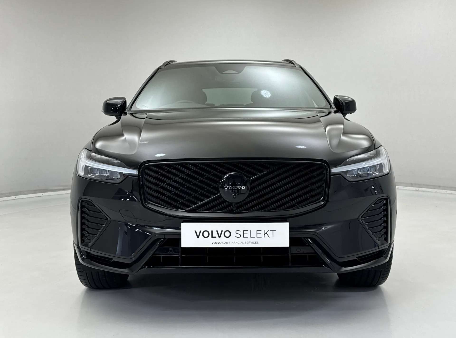 A 2025 VOLVO XC60 2.0 B5P Plus Black Edition 5dr AWD Geartronic A 2025 VOLVO XC60 2.0 B5P Plus Black Edition 5dr AWD Geartronic