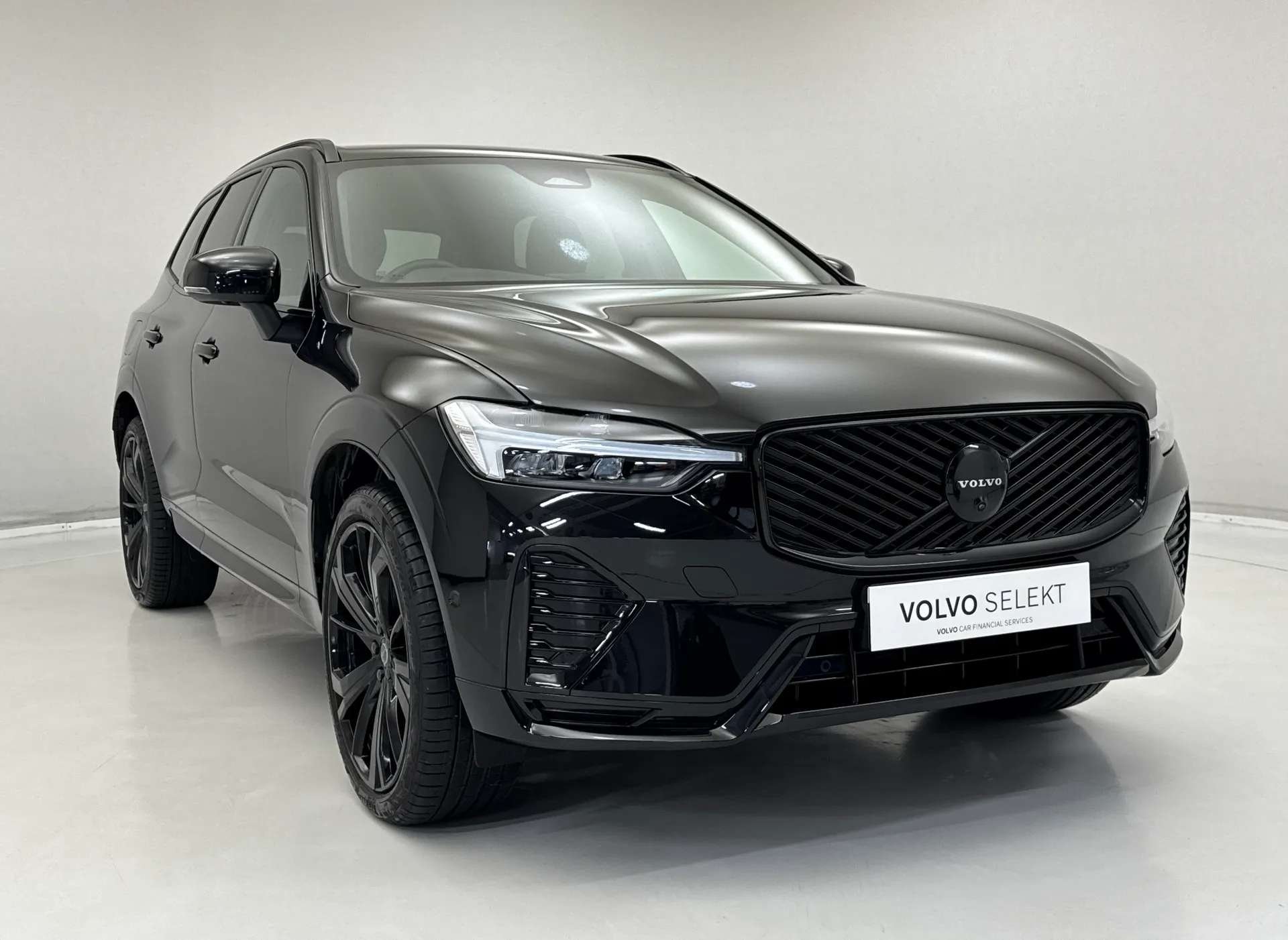 A 2025 VOLVO XC60 2.0 B5P Plus Black Edition 5dr AWD Geartronic A 2025 VOLVO XC60 2.0 B5P Plus Black Edition 5dr AWD Geartronic