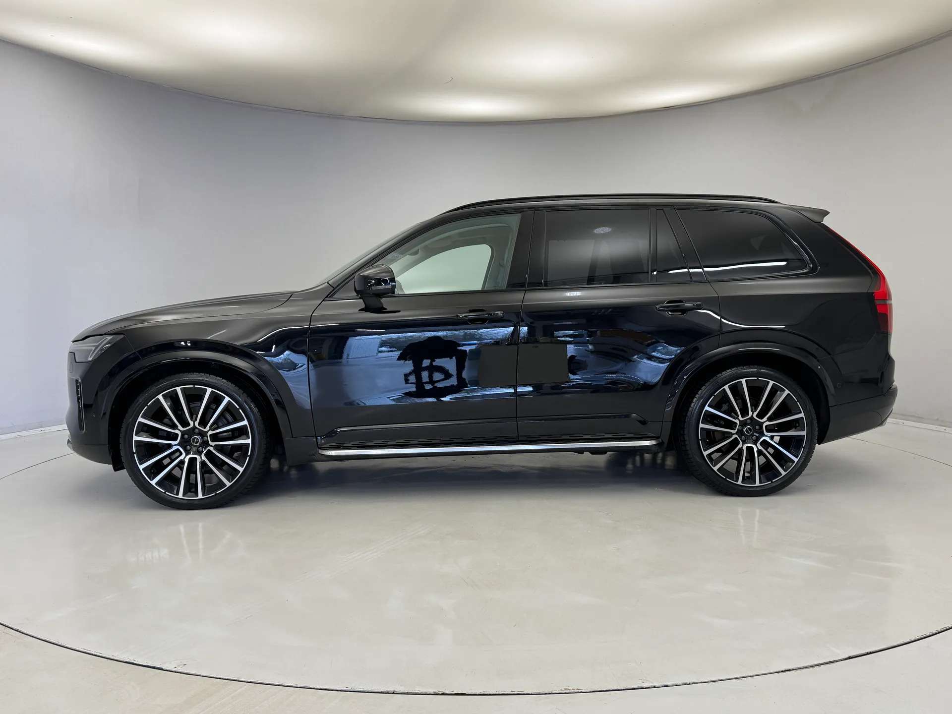 A 2025 VOLVO XC90 2.0 B5P Ultra Dark 5dr AWD Geartronic A 2025 VOLVO XC90 2.0 B5P Ultra Dark 5dr AWD Geartronic