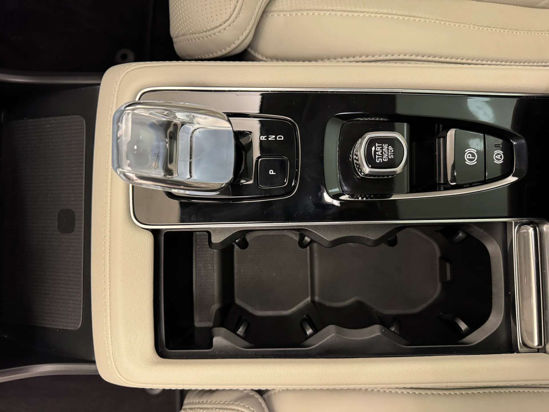 2025 VOLVO XC90 2025 VOLVO XC90