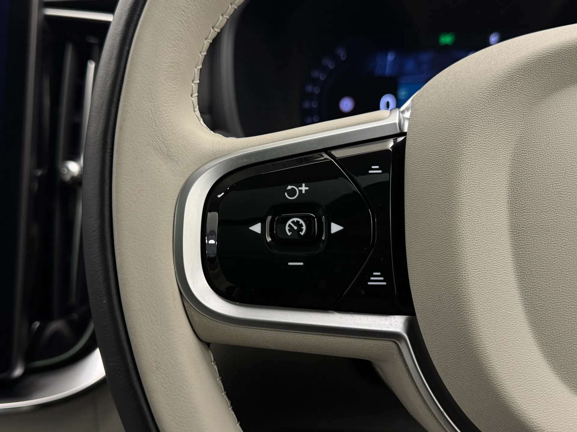 2025 VOLVO XC90 2025 VOLVO XC90