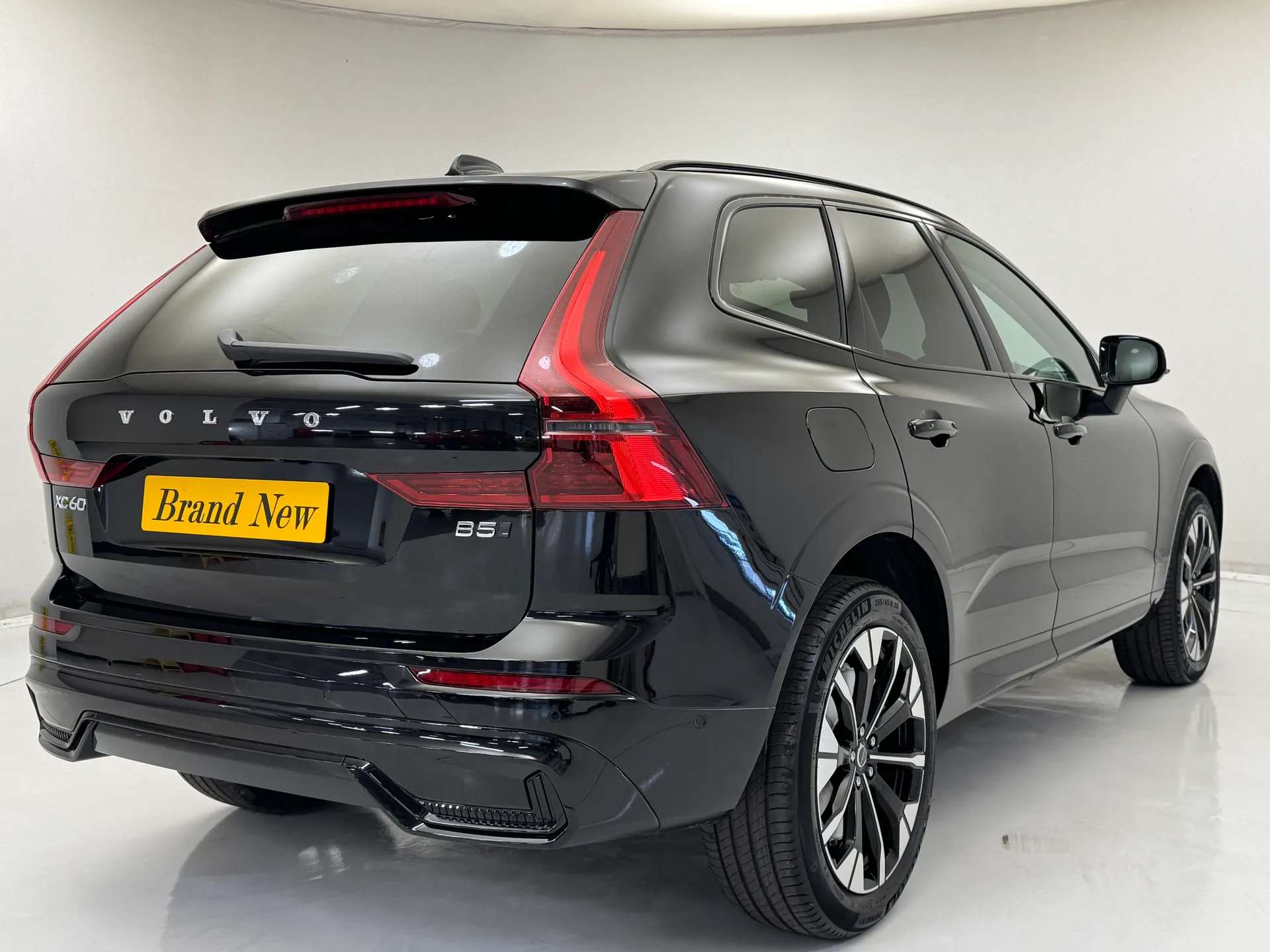 A 2026 VOLVO XC60 2.0 B5P Plus Dark 5dr AWD Geartronic A 2026 VOLVO XC60 2.0 B5P Plus Dark 5dr AWD Geartronic