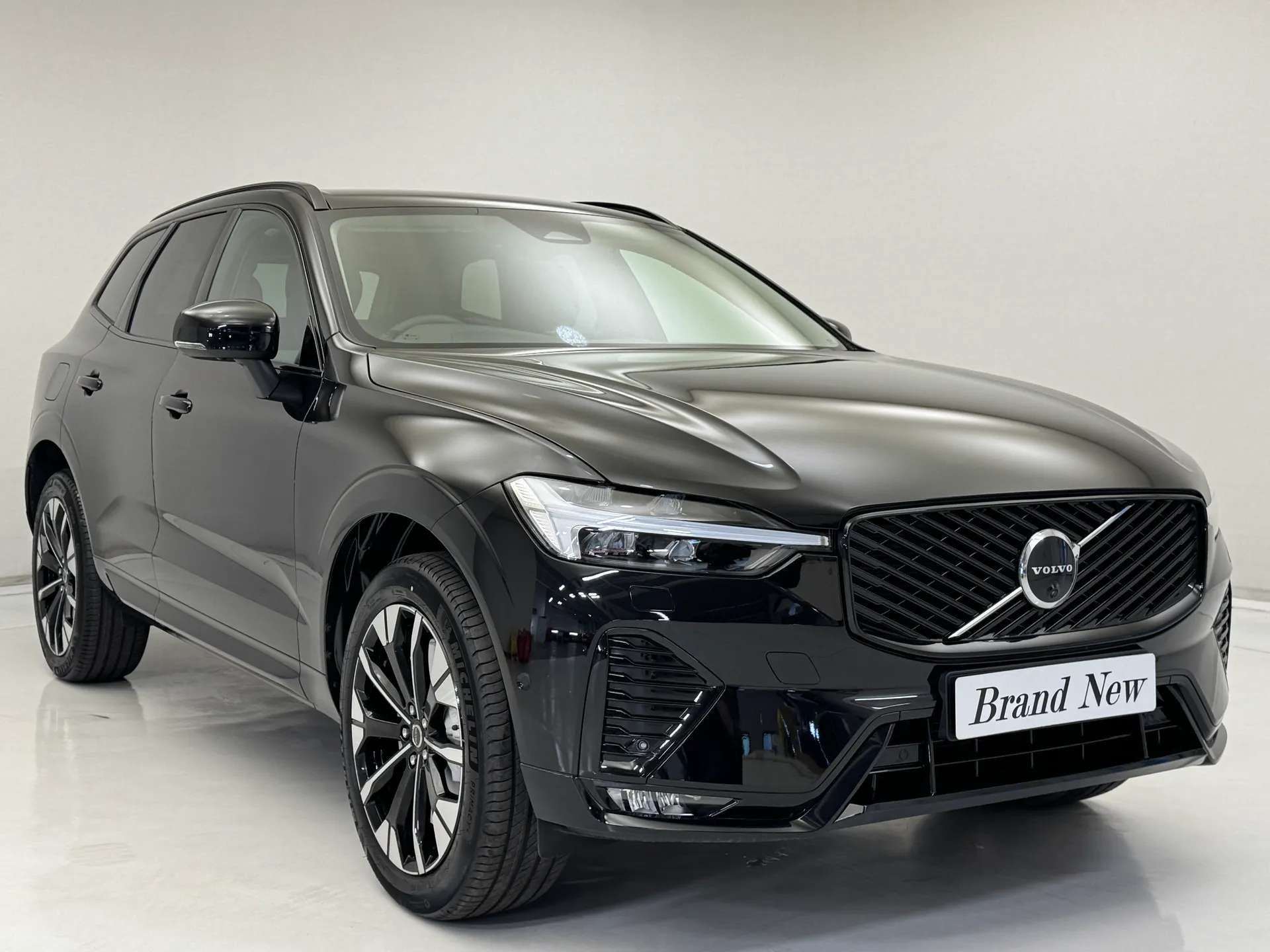 A 2026 VOLVO XC60 2.0 B5P Plus Dark 5dr AWD Geartronic A 2026 VOLVO XC60 2.0 B5P Plus Dark 5dr AWD Geartronic