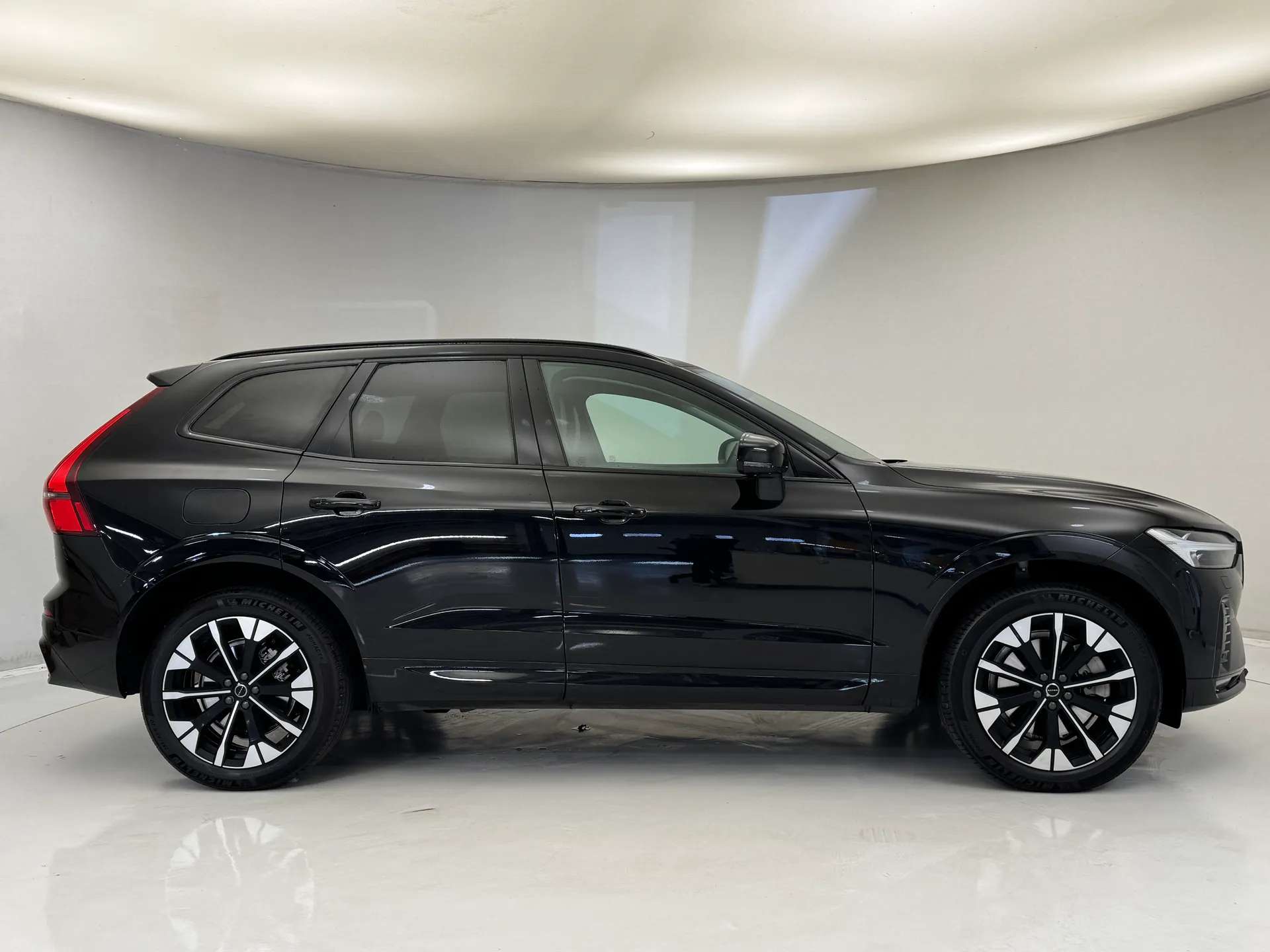 A 2026 VOLVO XC60 2.0 B5P Plus Pro Dark 5dr AWD Geartronic A 2026 VOLVO XC60 2.0 B5P Plus Pro Dark 5dr AWD Geartronic