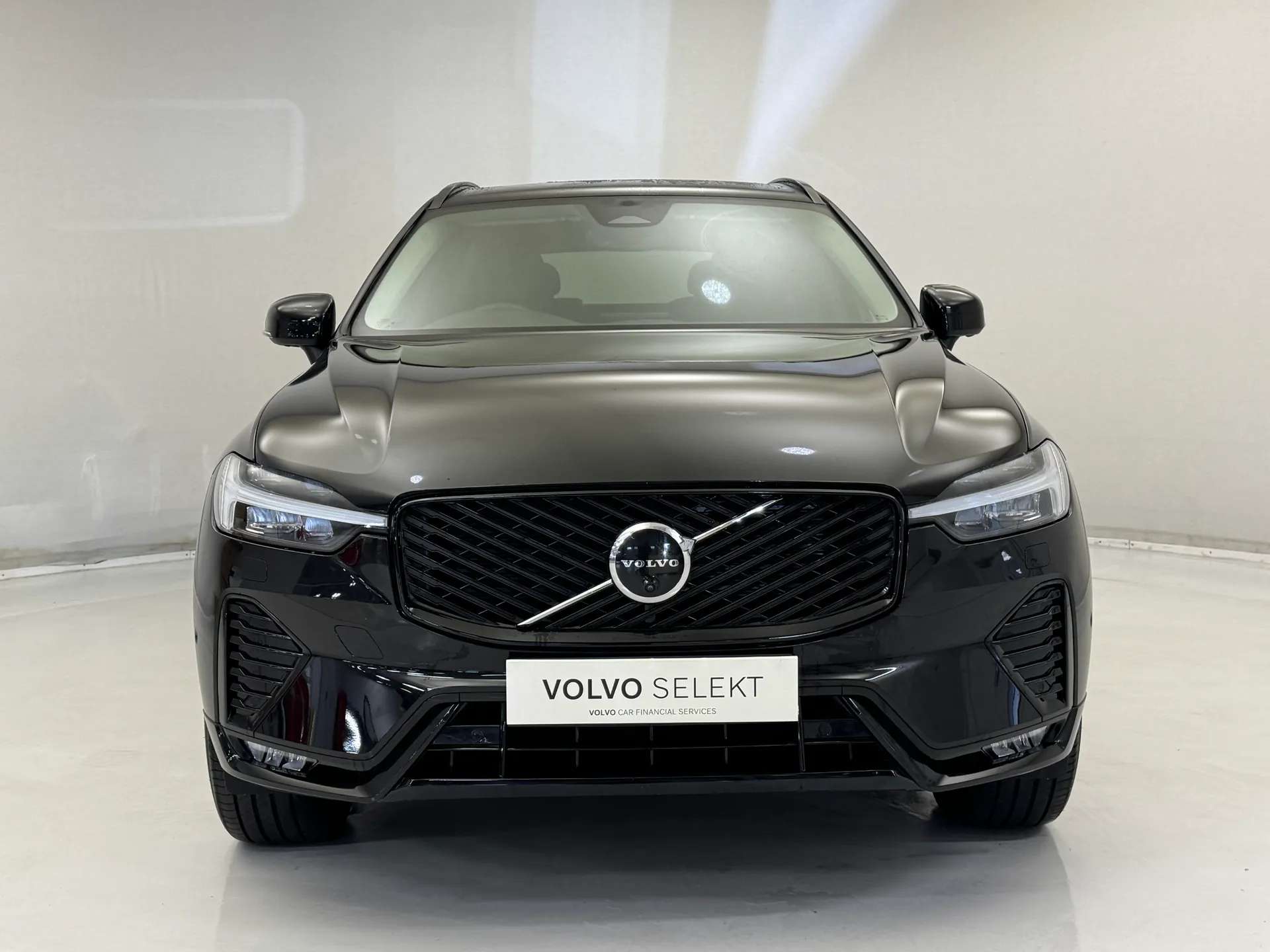 A 2026 VOLVO XC60 2.0 B5P Plus Pro Dark 5dr AWD Geartronic A 2026 VOLVO XC60 2.0 B5P Plus Pro Dark 5dr AWD Geartronic