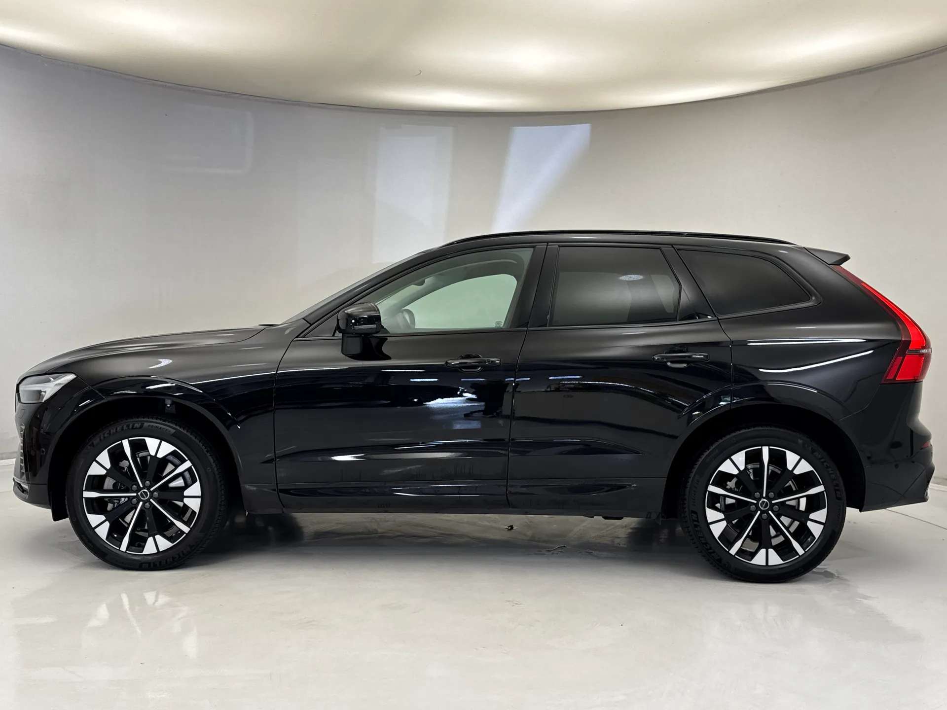 A 2026 VOLVO XC60 2.0 B5P Plus Pro Dark 5dr AWD Geartronic A 2026 VOLVO XC60 2.0 B5P Plus Pro Dark 5dr AWD Geartronic