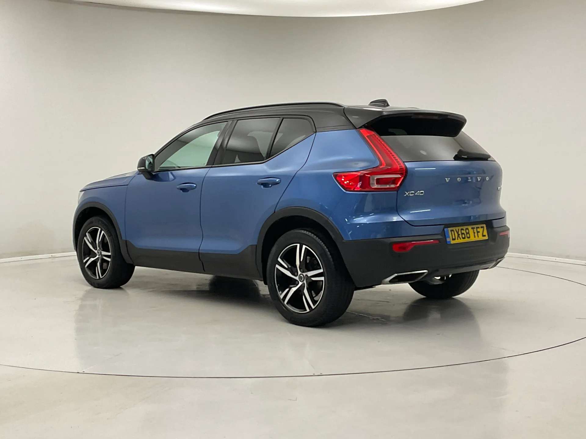 0 VOLVO XC40 0 VOLVO XC40