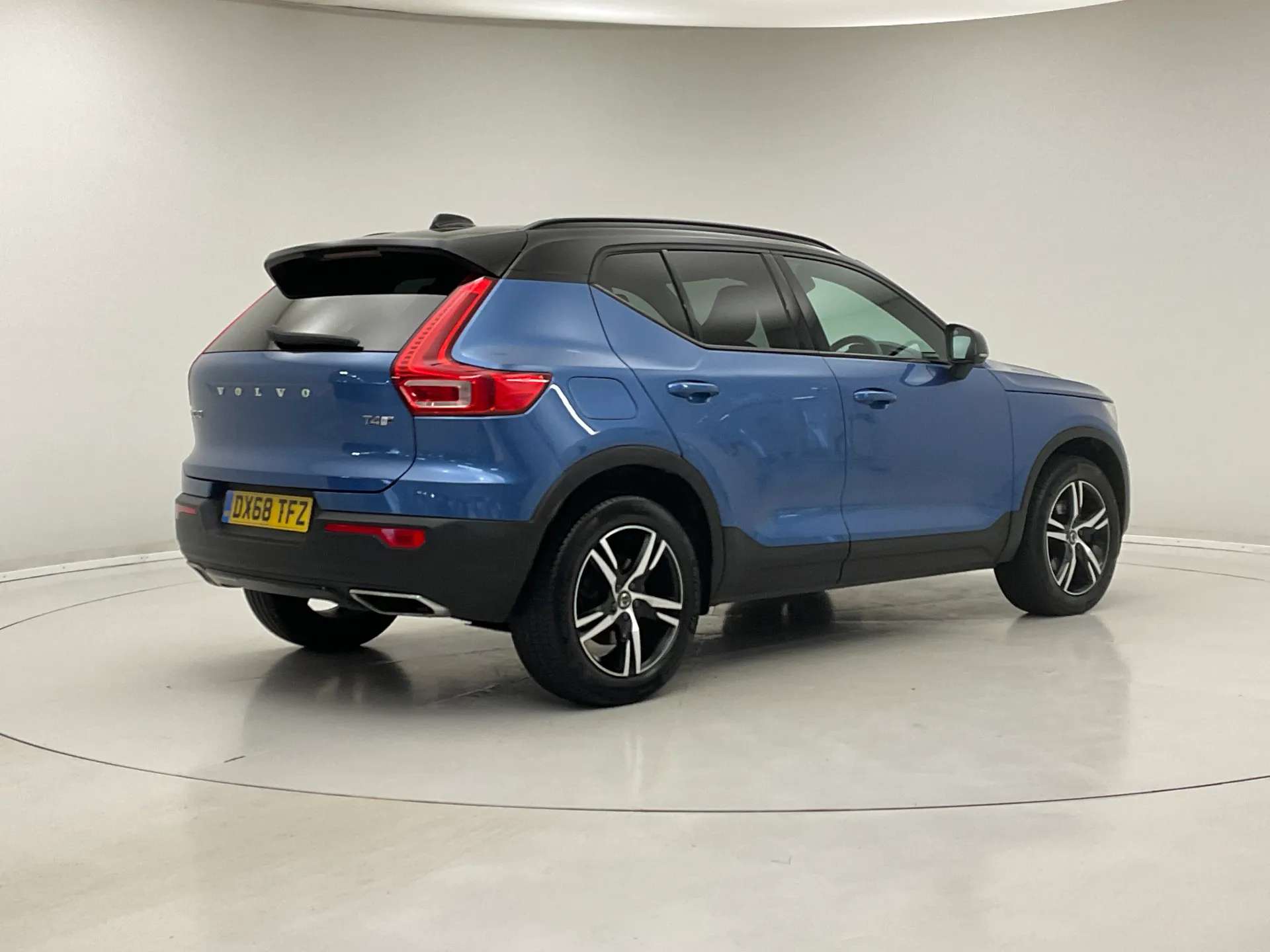 0 VOLVO XC40 0 VOLVO XC40
