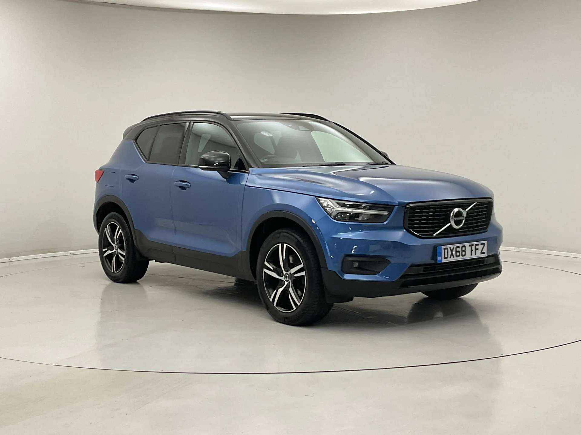 A 0 VOLVO XC40 2.0 T4 R DESIGN 5dr AWD Geartronic A 0 VOLVO XC40 2.0 T4 R DESIGN 5dr AWD Geartronic