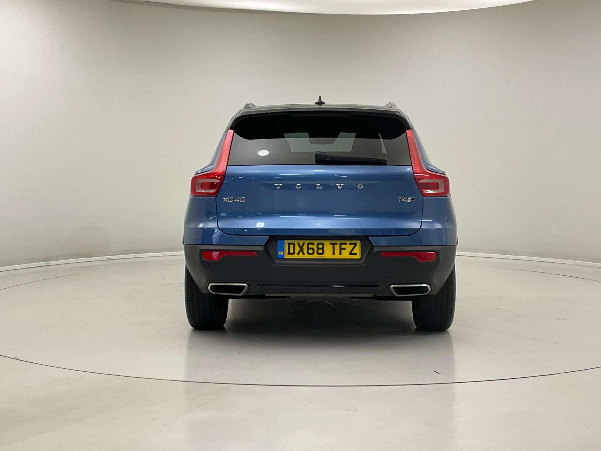 0 VOLVO XC40 0 VOLVO XC40