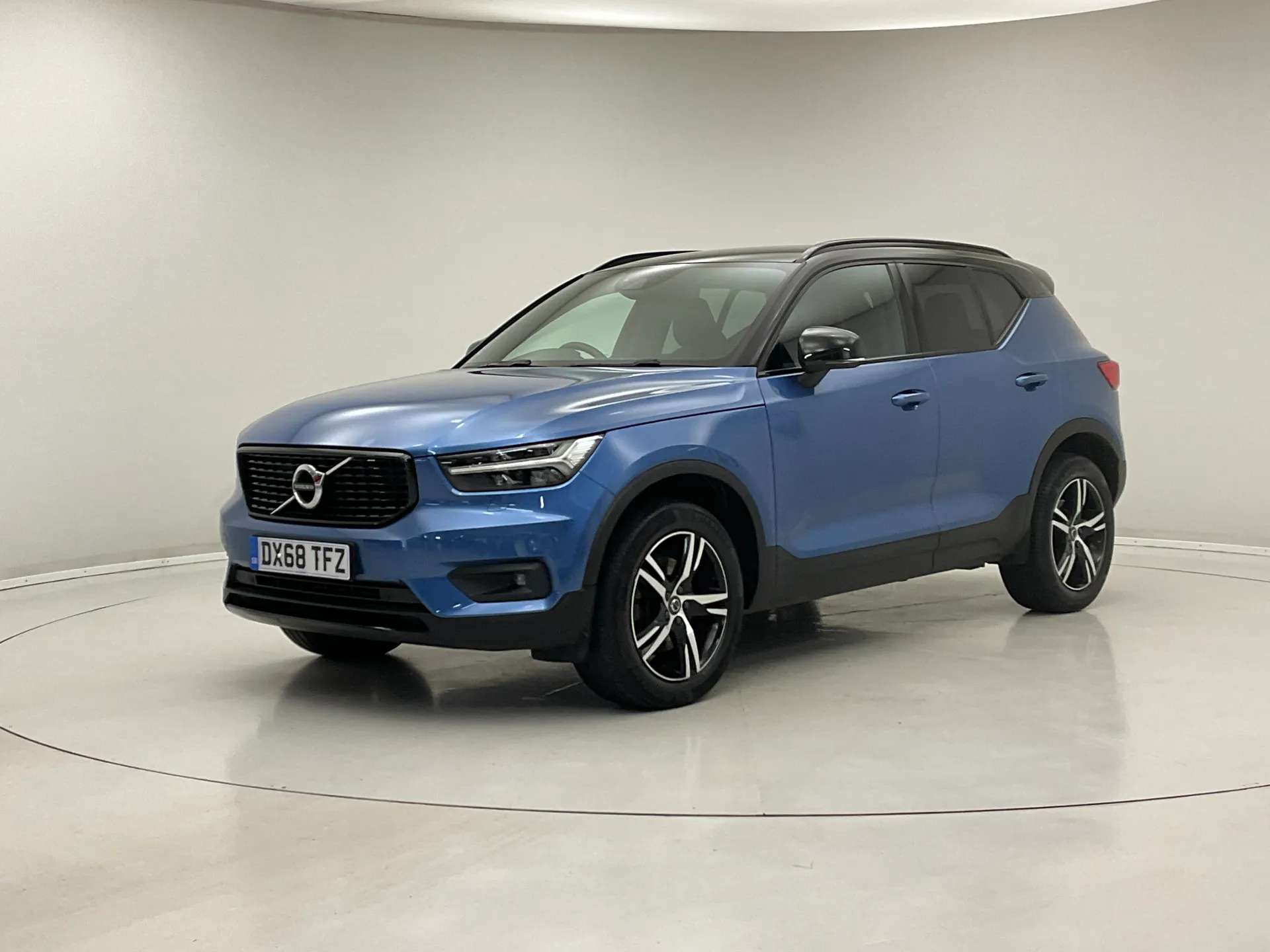 A 0 VOLVO XC40 2.0 T4 R DESIGN 5dr AWD Geartronic A 0 VOLVO XC40 2.0 T4 R DESIGN 5dr AWD Geartronic
