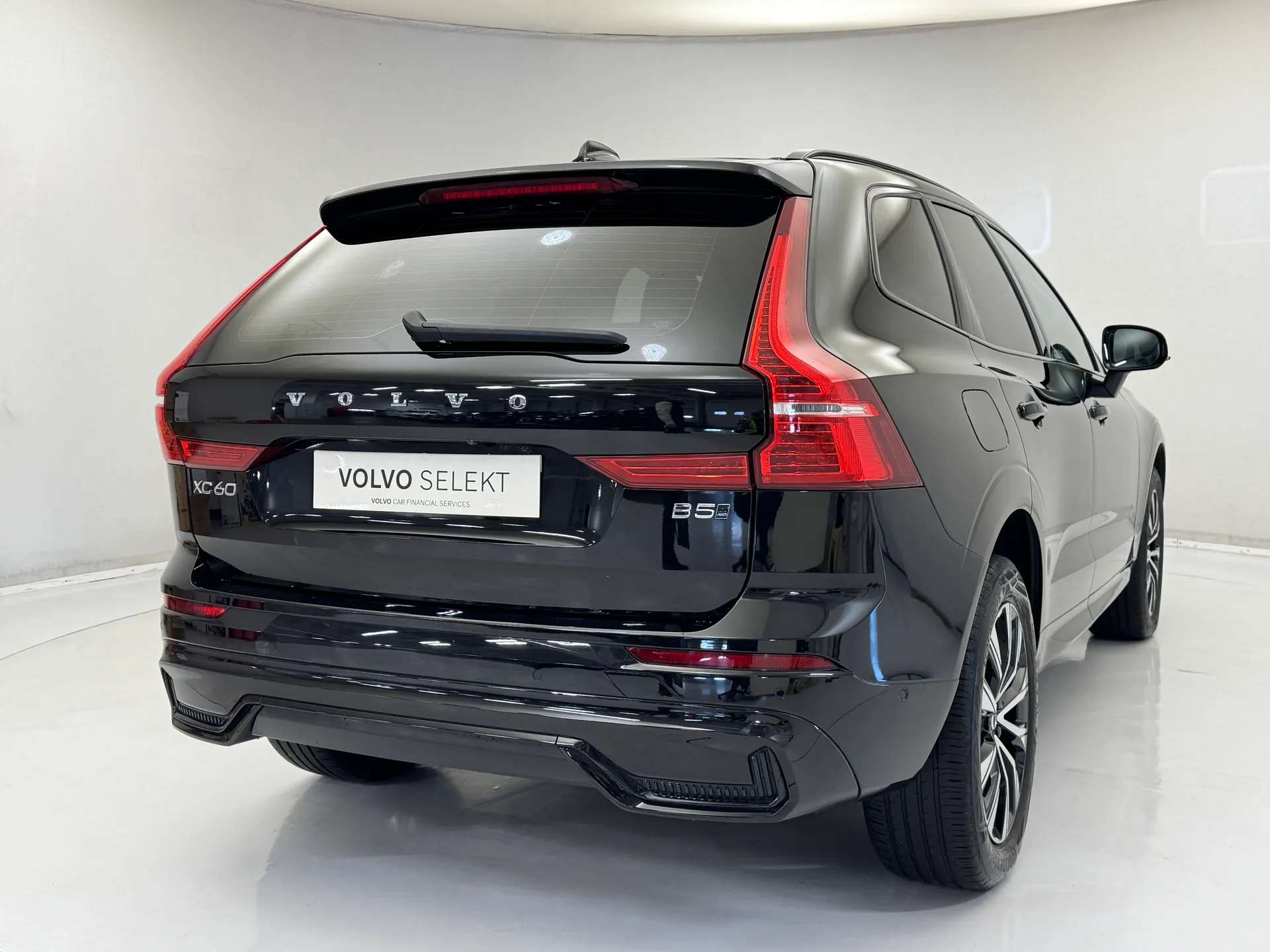 A 2023 VOLVO XC60 2.0 B5P Plus Dark 5dr AWD Geartronic A 2023 VOLVO XC60 2.0 B5P Plus Dark 5dr AWD Geartronic