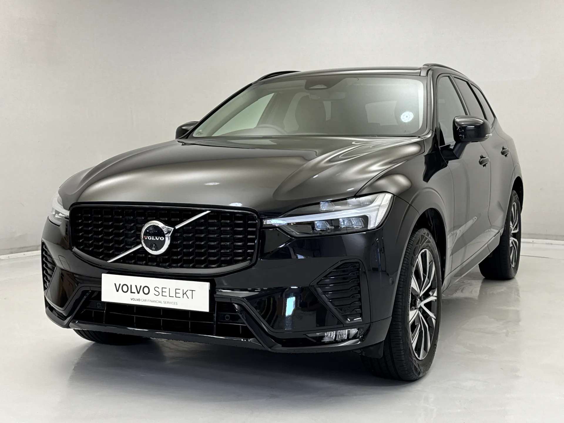 A 2023 VOLVO XC60 2.0 B5P Plus Dark 5dr AWD Geartronic A 2023 VOLVO XC60 2.0 B5P Plus Dark 5dr AWD Geartronic