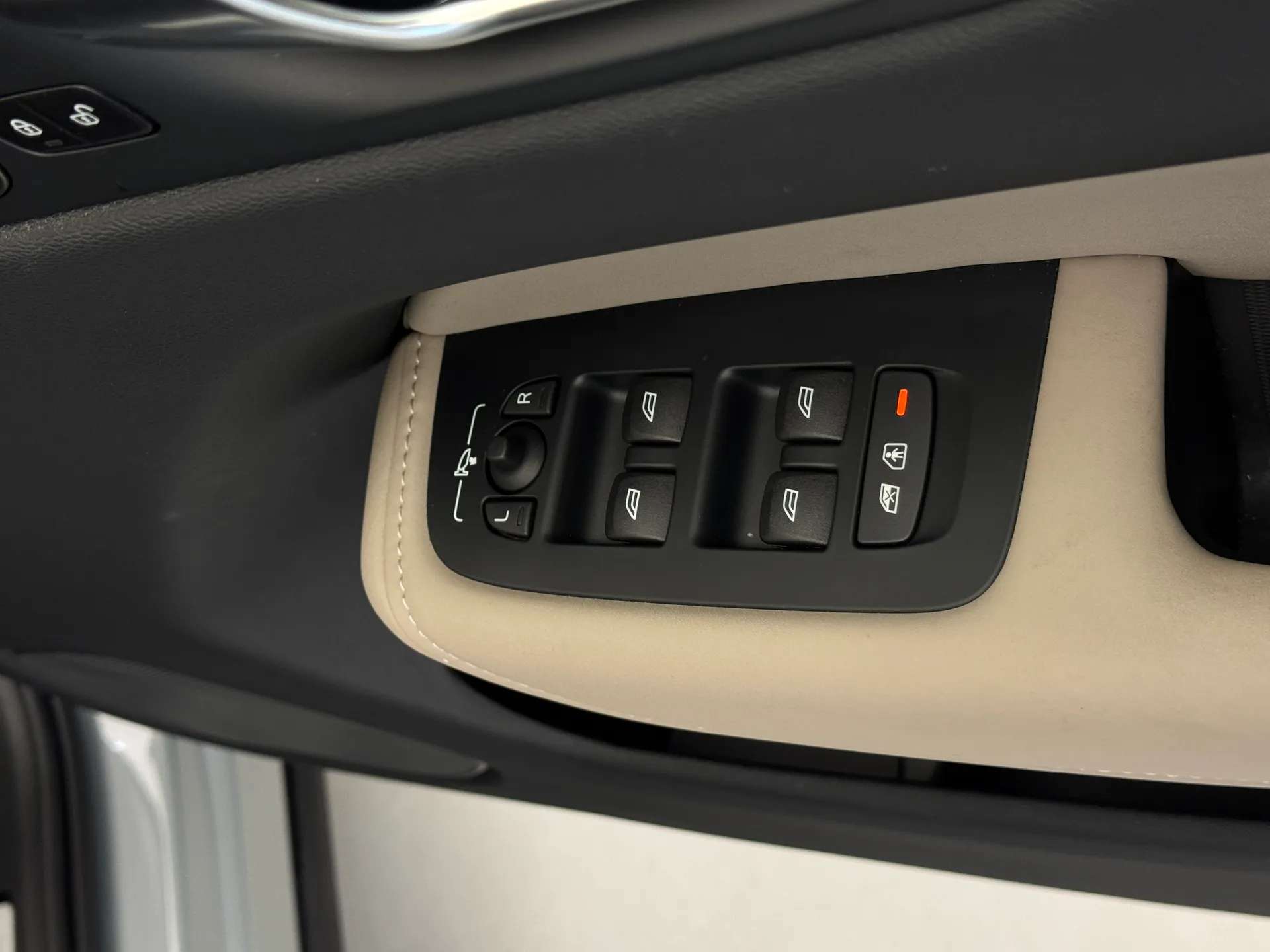 2025 VOLVO XC60 2025 VOLVO XC60