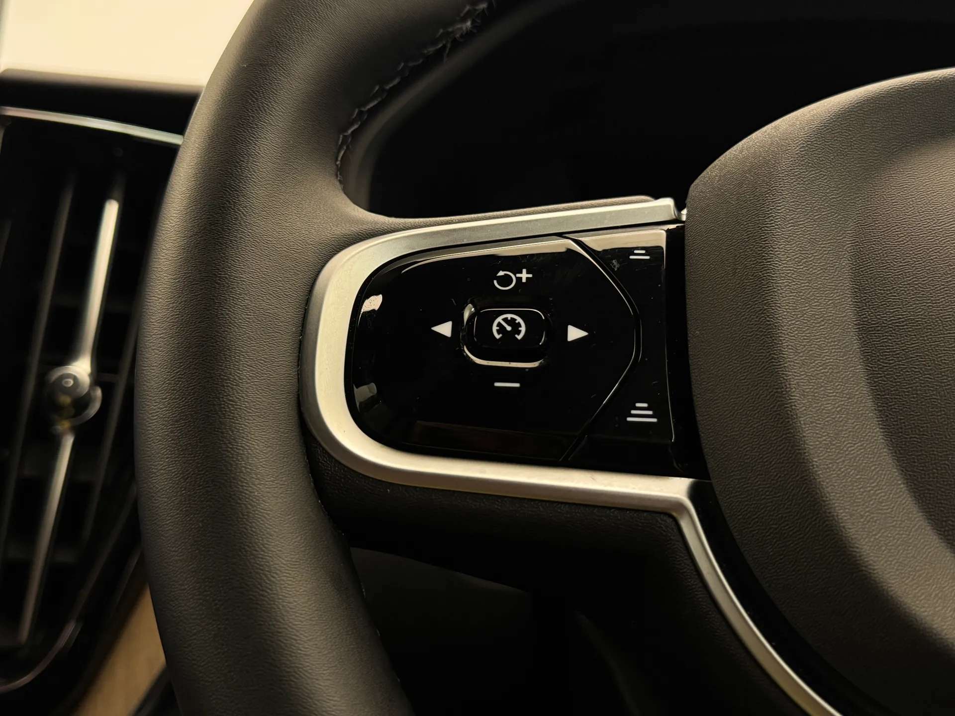 2025 VOLVO XC60 2025 VOLVO XC60